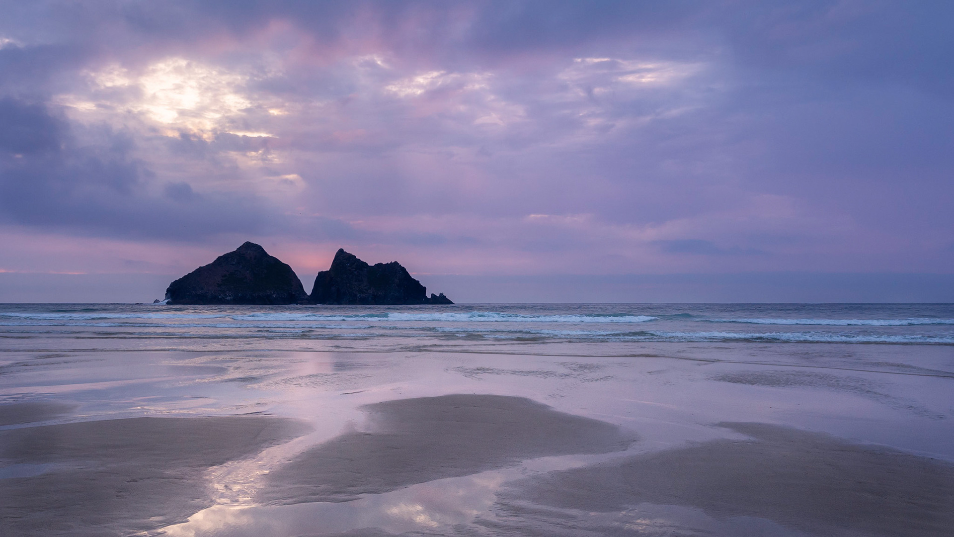 Last light and incoming tide on Holywell Bay Beach