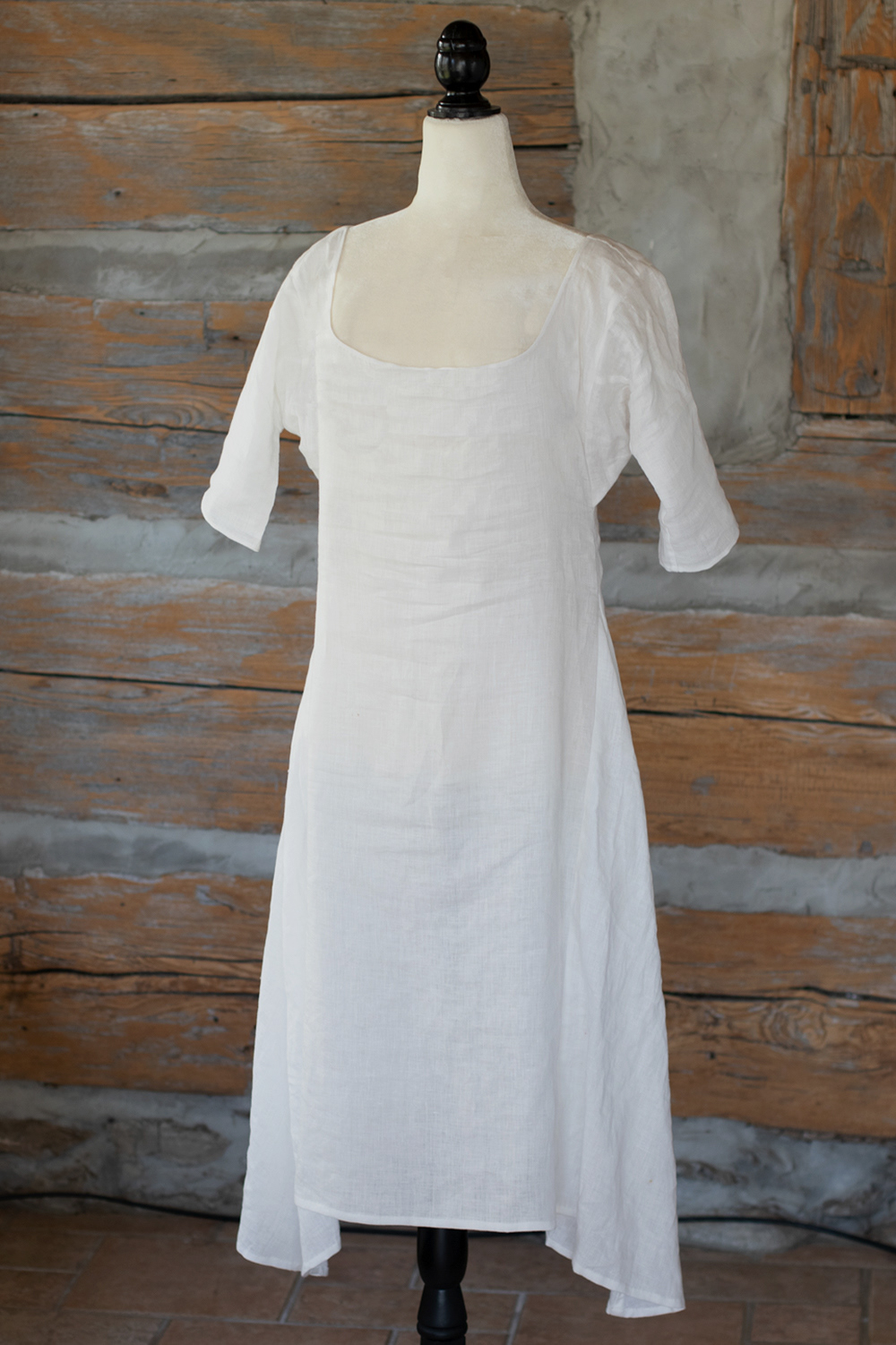 18th century chemise in linen with underarm gussets and shoulder reinforcement. Internal joins are french seams.