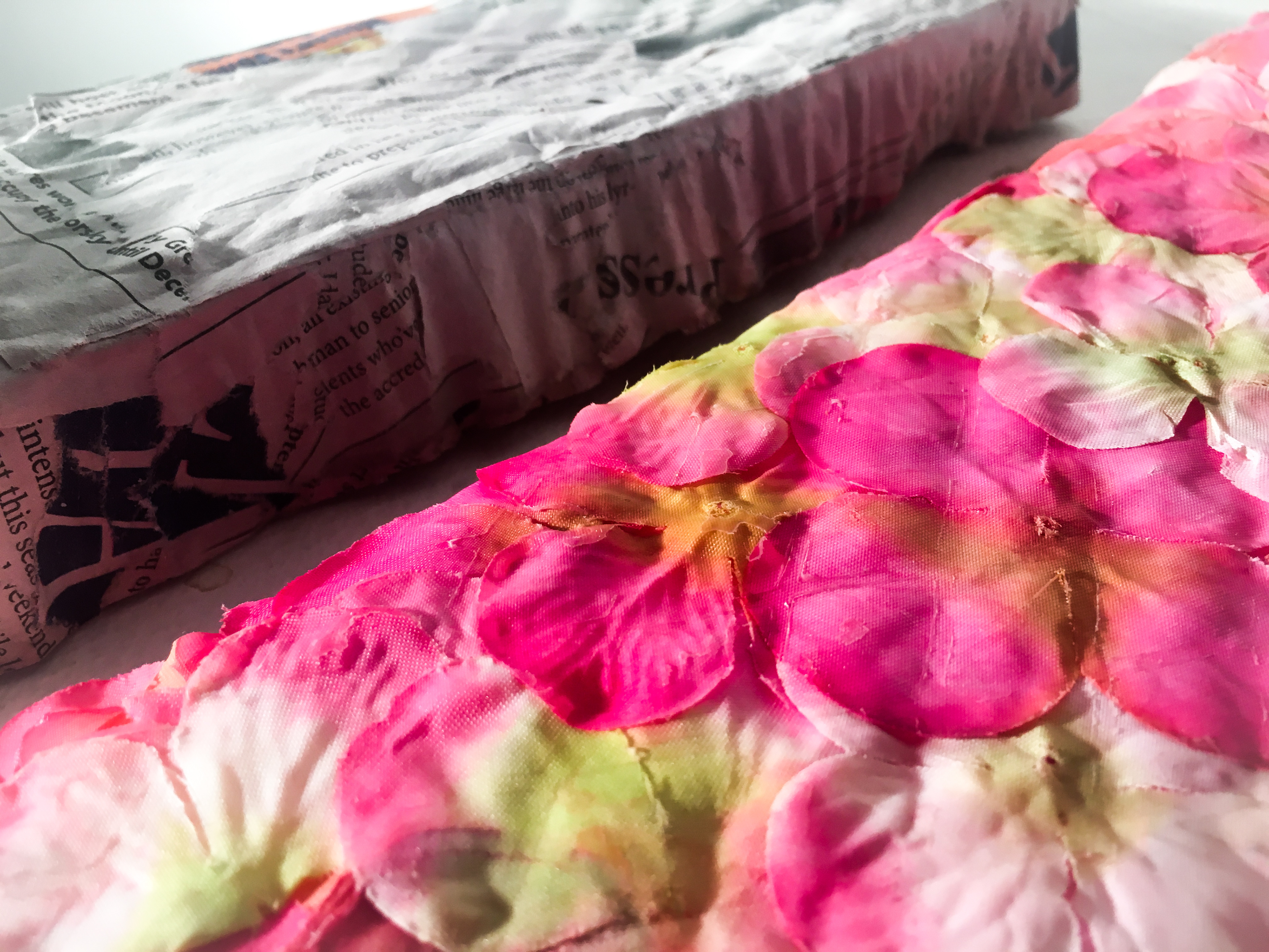 Newsprint, Fake Flowers cast as Beds