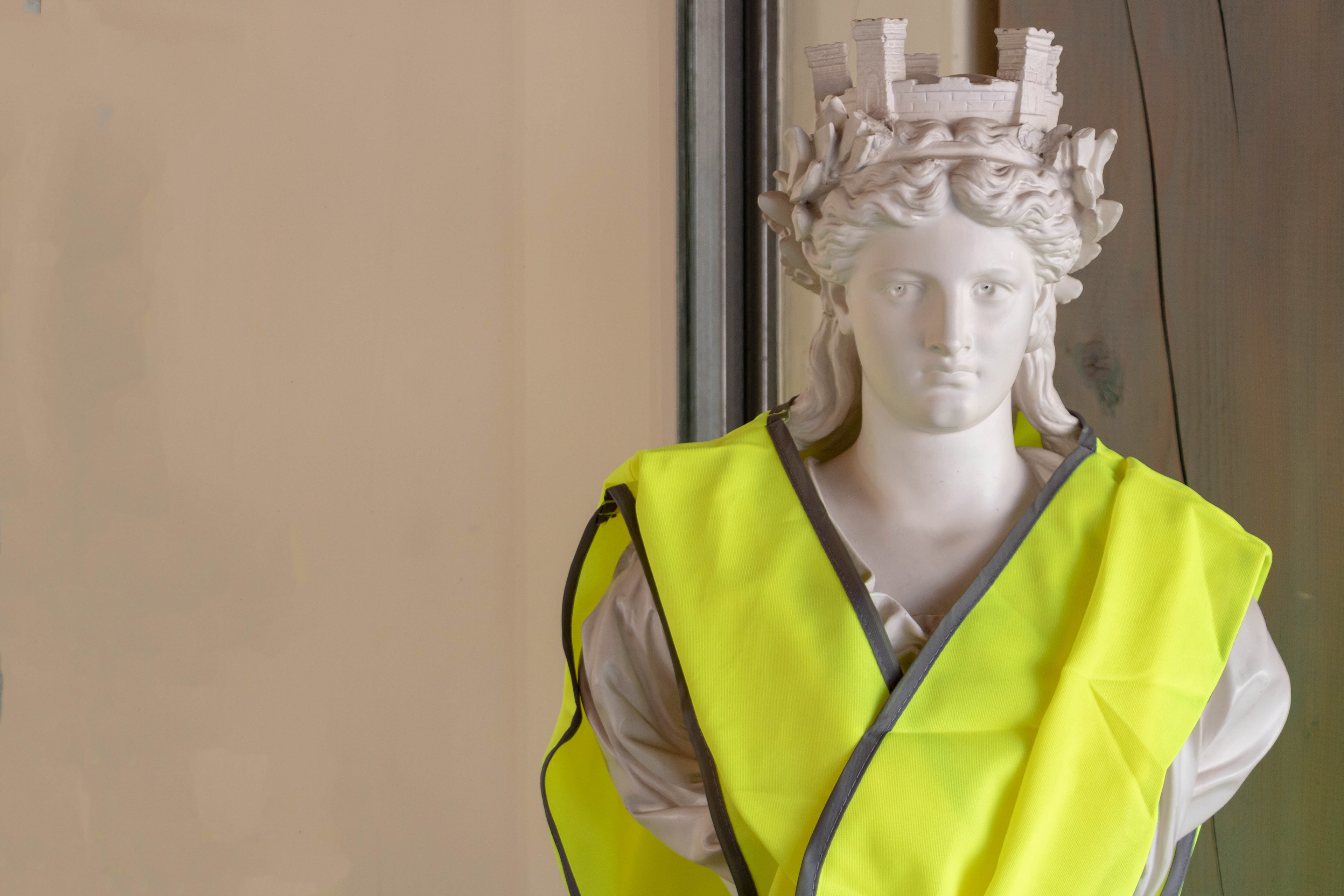 Marianne en Gilet Jaune - Grand Débat national - Photo libre de droit Noble Nature