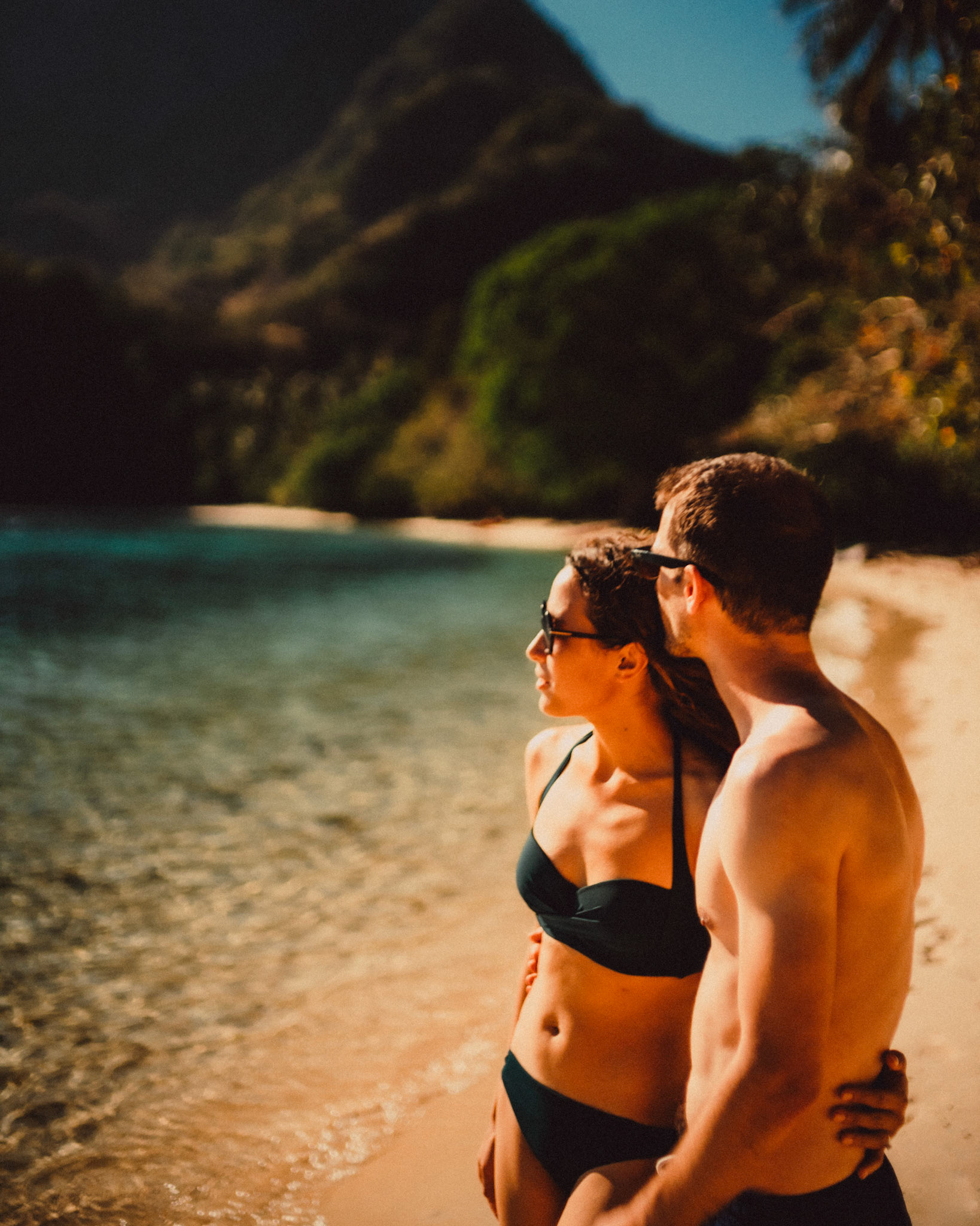 Cozy couple portraits in Paradise Beach, Cadlao Island, El Nido, Palawan, Philippines, Southeast Asia, April 2019, Sony A7III.