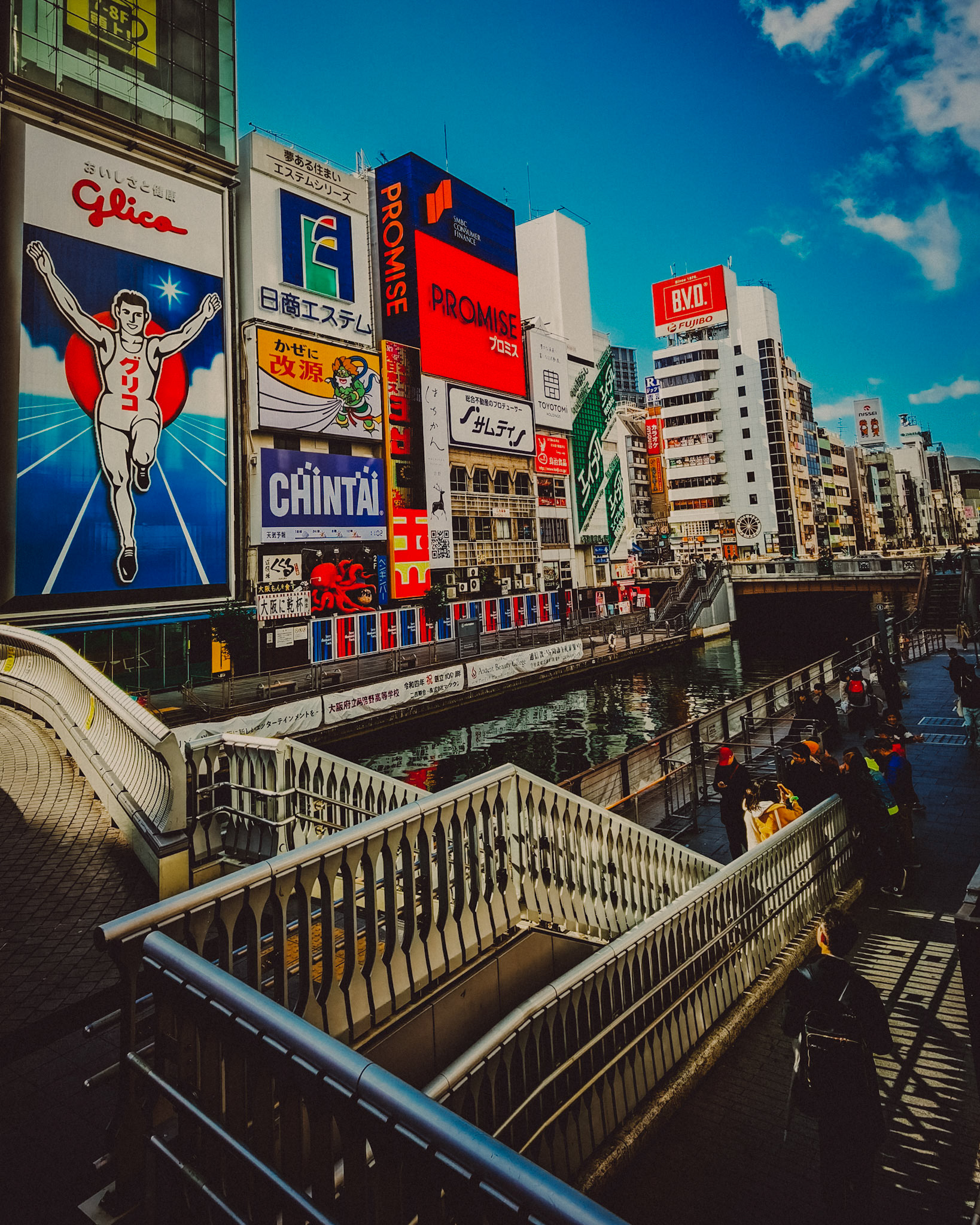 Glico Running Man, Dotonbori, Osaka, Japan, December 2019, Huawei Mate 30 Pro.