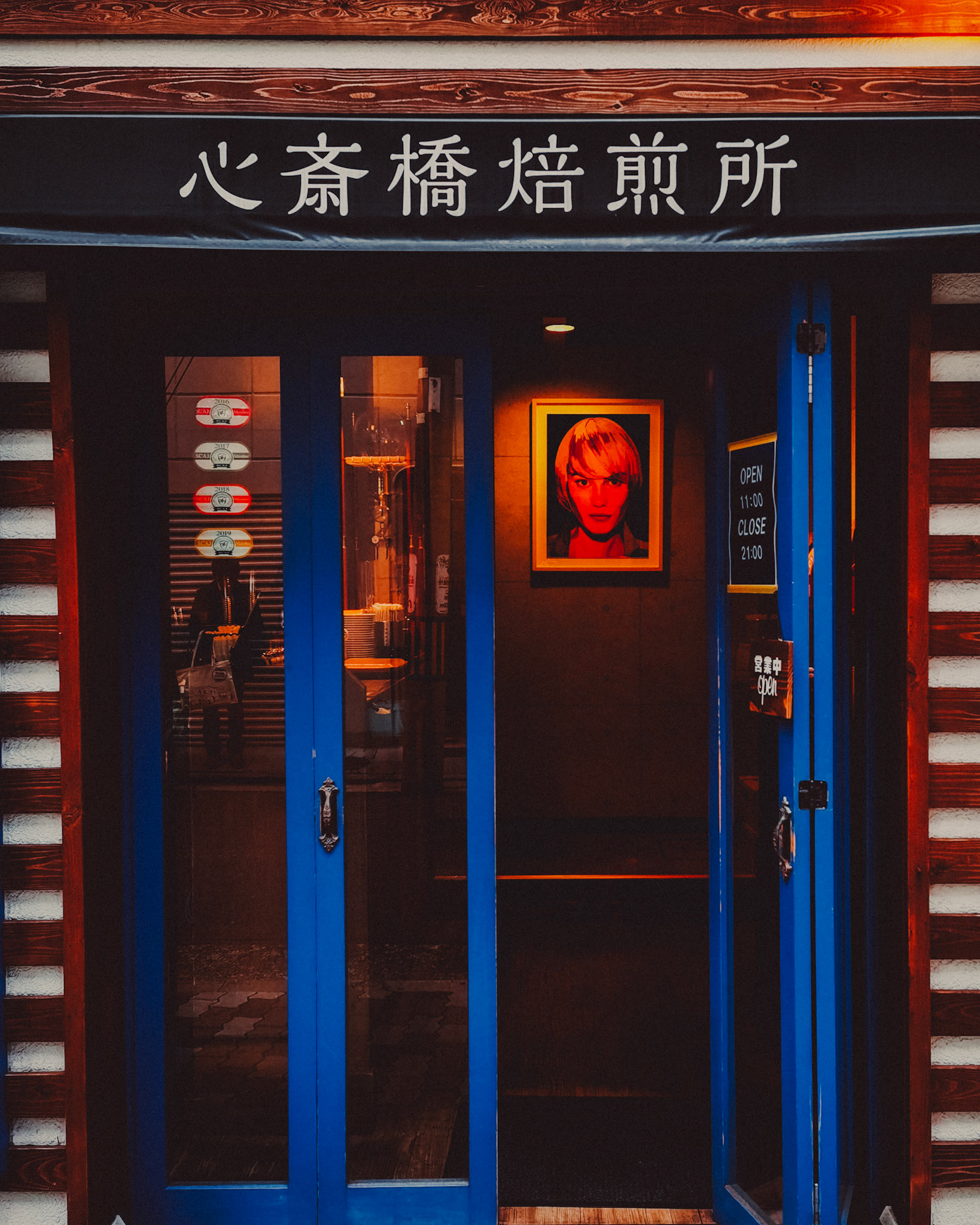 "Frames and Lines", Osaka, Japan, December 2019, Huawei Mate 30 Pro.