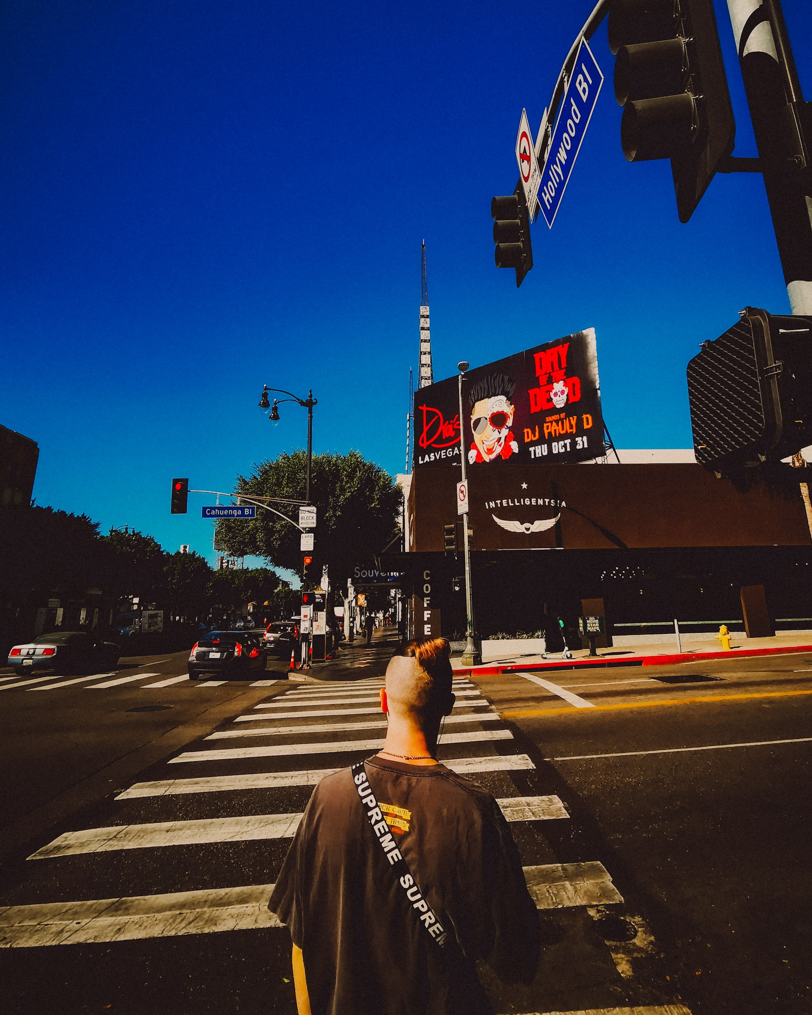 A man sporting a fauxhawk, Cahuenga cor Hollywood Blvd, Los Angeles, California, USA, October 2019, Huawei P30 Pro.