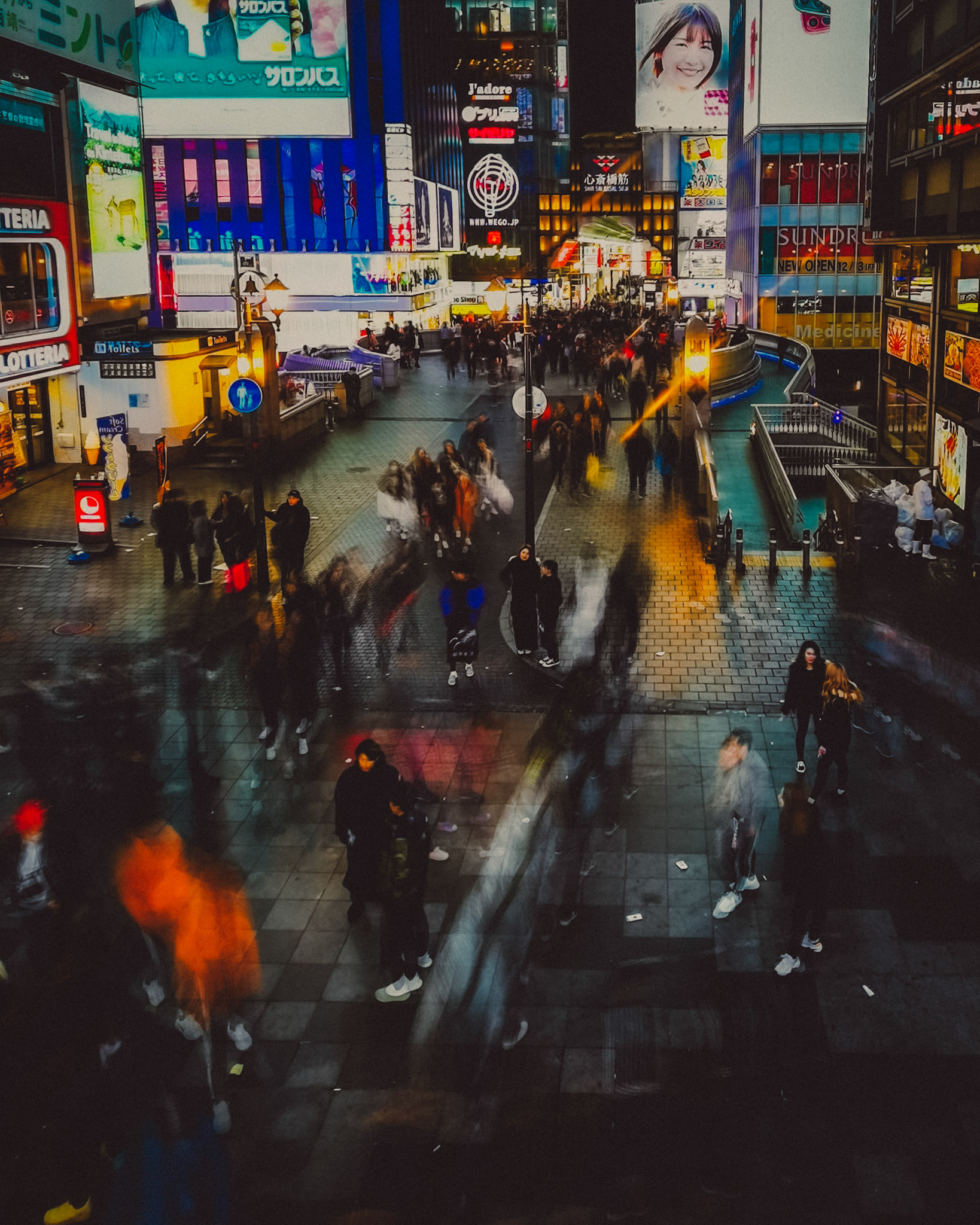 A motion blur shot of Dotonbori at night, Osaka, Japan, December 2019, Huawei Mate 30 Pro.