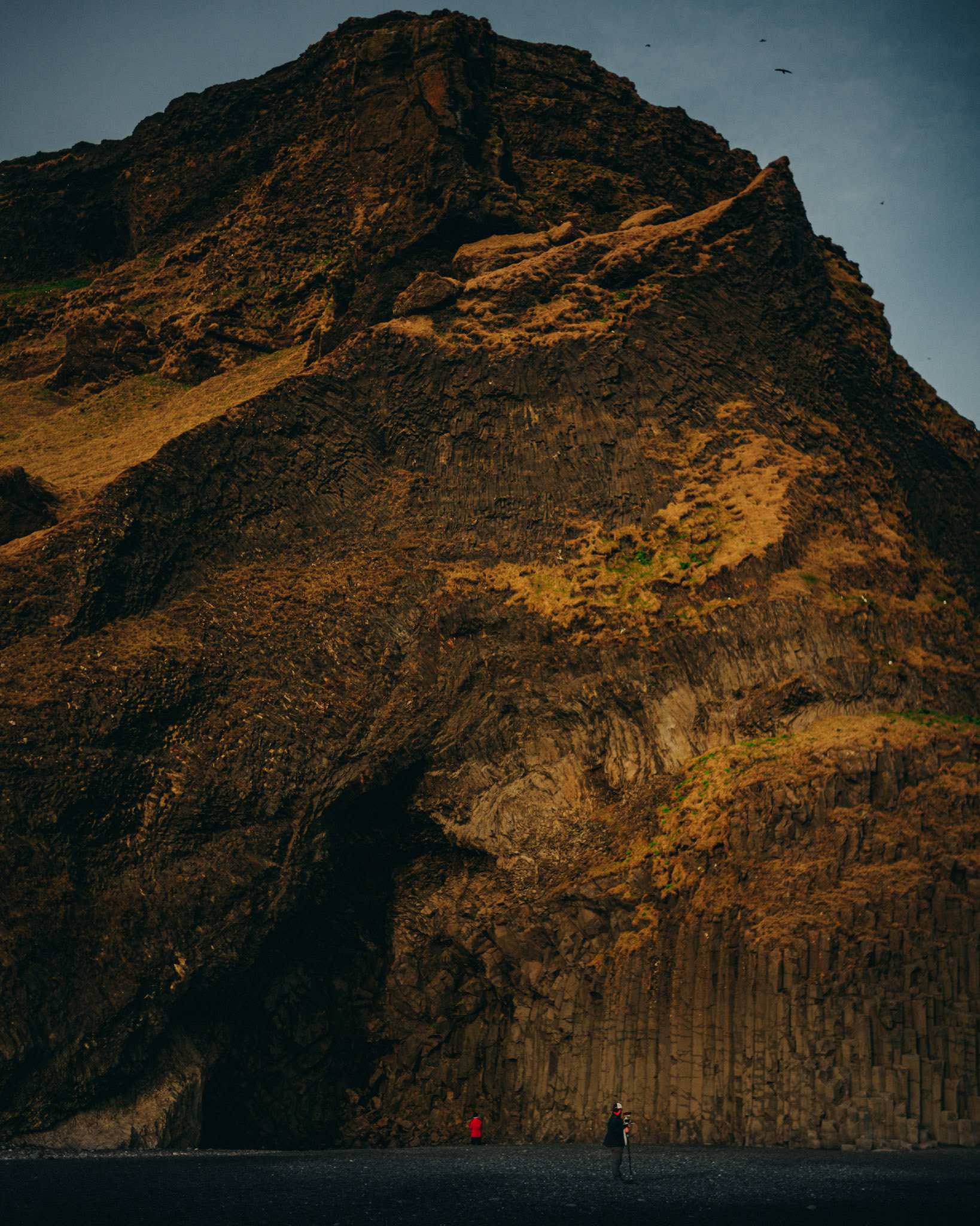 Bassalt cliffs at Reynisdrangar Black Sand Beach, Iceland, May 2016, Leica M.