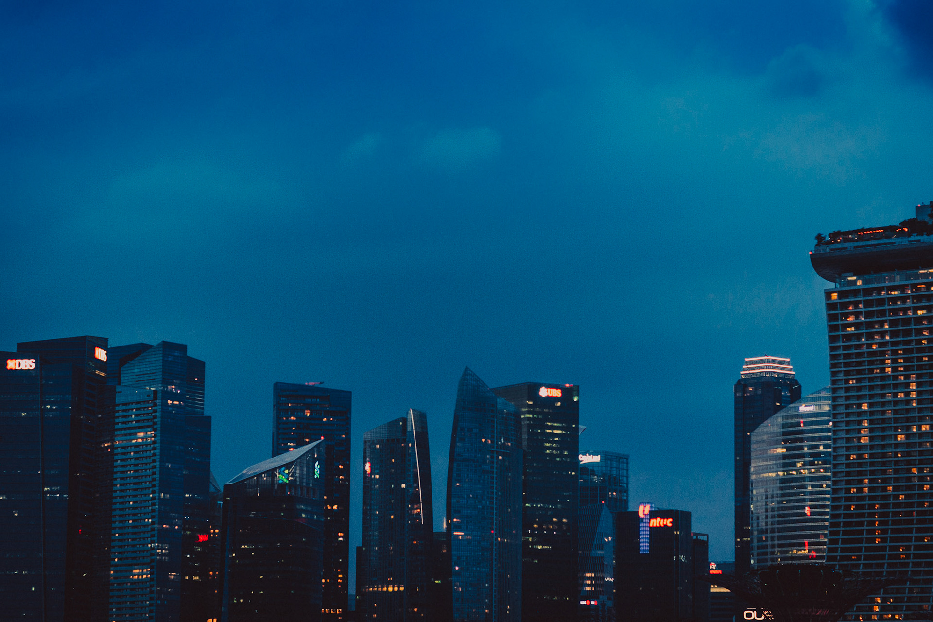 Singapore Prewedding Photos - Marina Barrage Engagement Photos - ClarenceTiravan