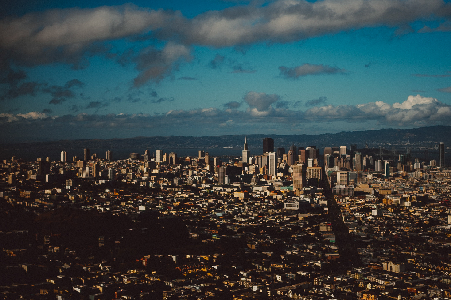 The skyline of San Francisco from Twin Peaks, San Francisco, California, USA, June 2012, Canon EOS 5D MK II.