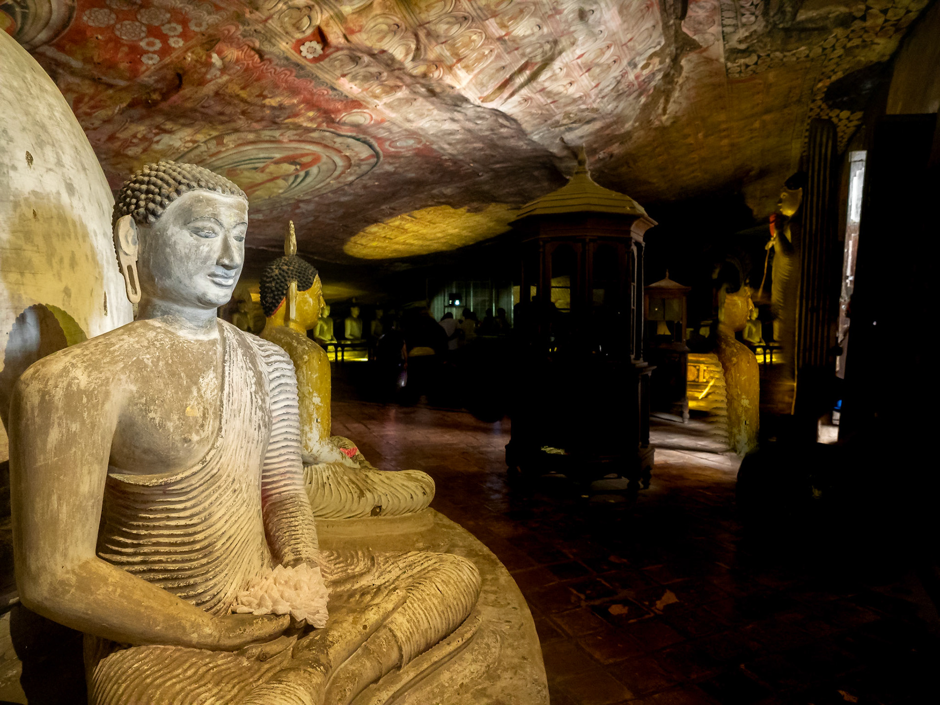 2000 ans de prières dans des grottes. Dambulla