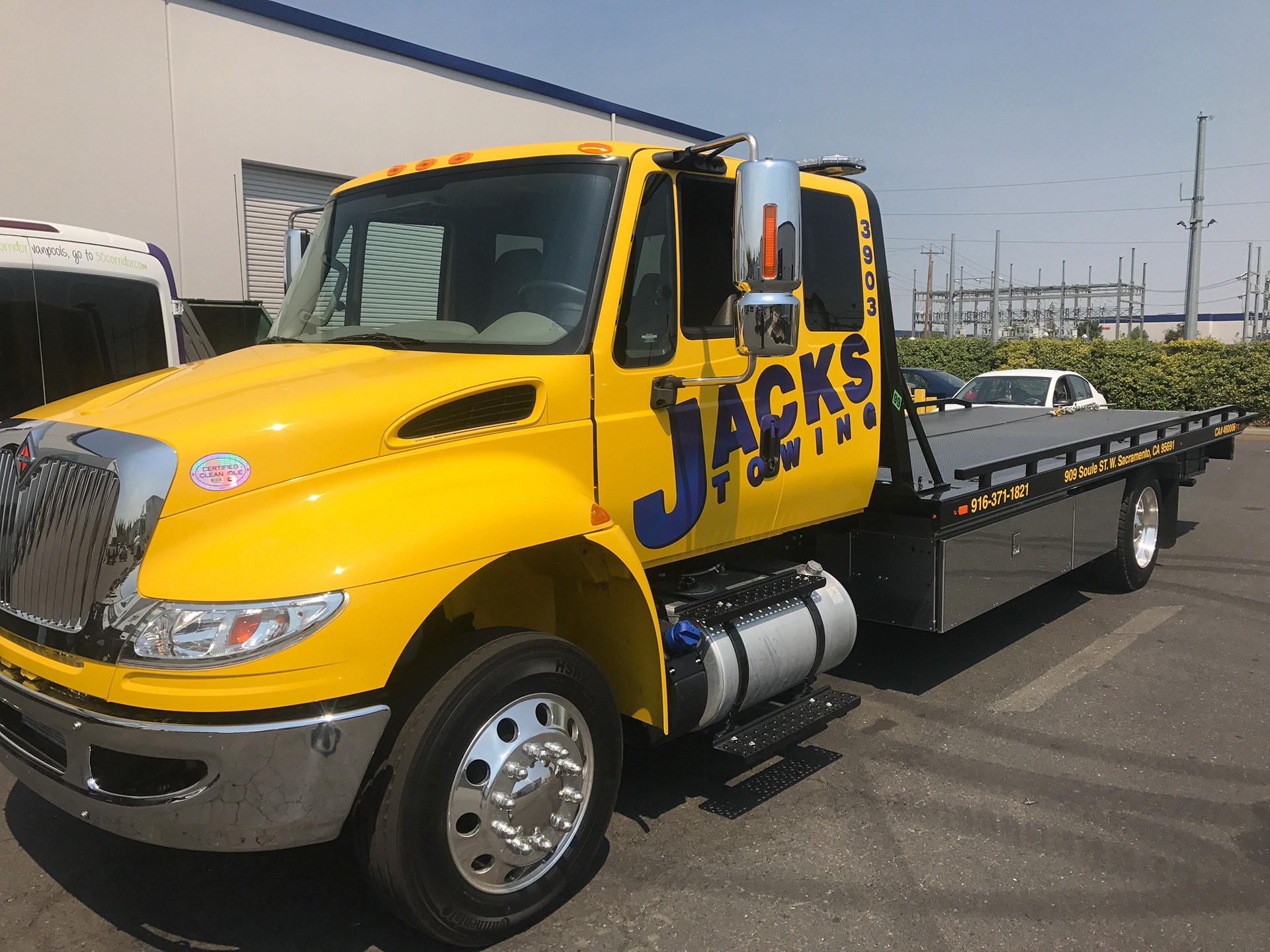 Jack's Towing - Flat Bed Tower