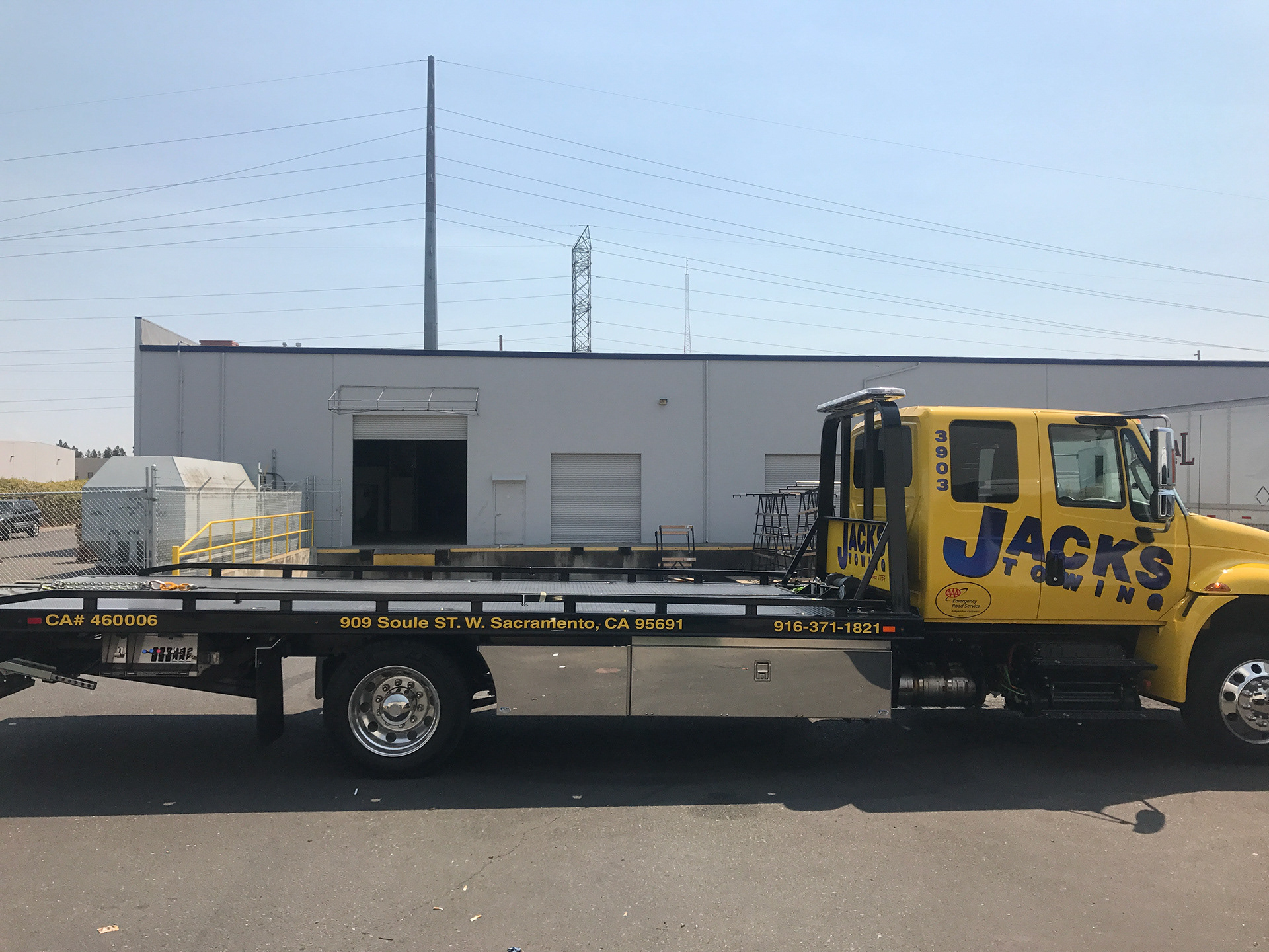 Jack's Towing - Flat Bed Tower