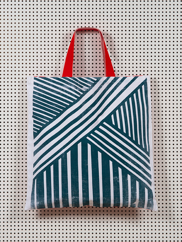 Sac plat en coton sérigraphié-37€