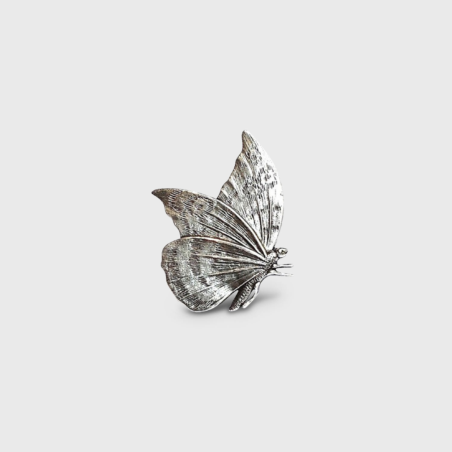 Bague papillon en laiton argenté - 60€