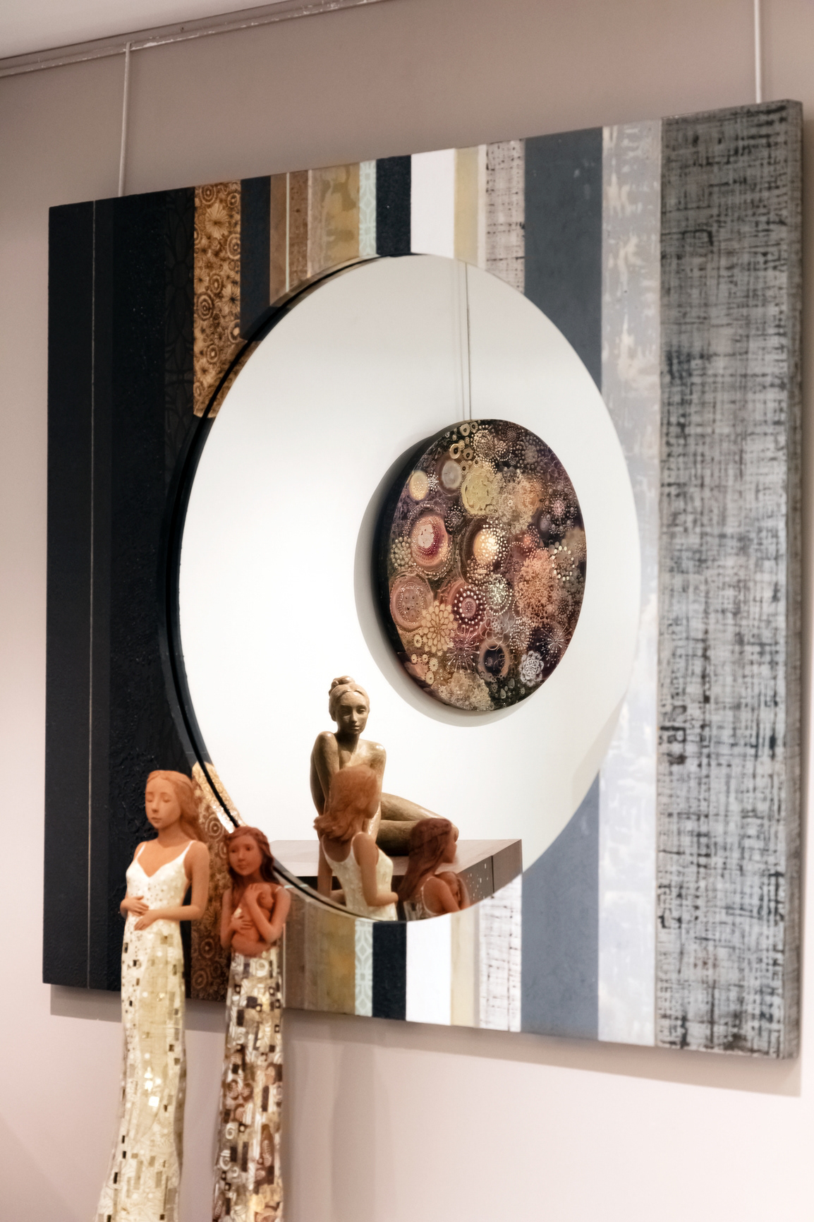 Miroir en bois peint - 2460€
