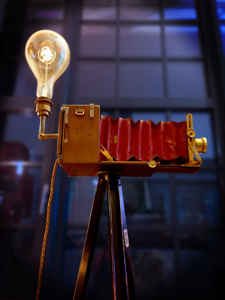 Antique style light fitting on the rear of the camera