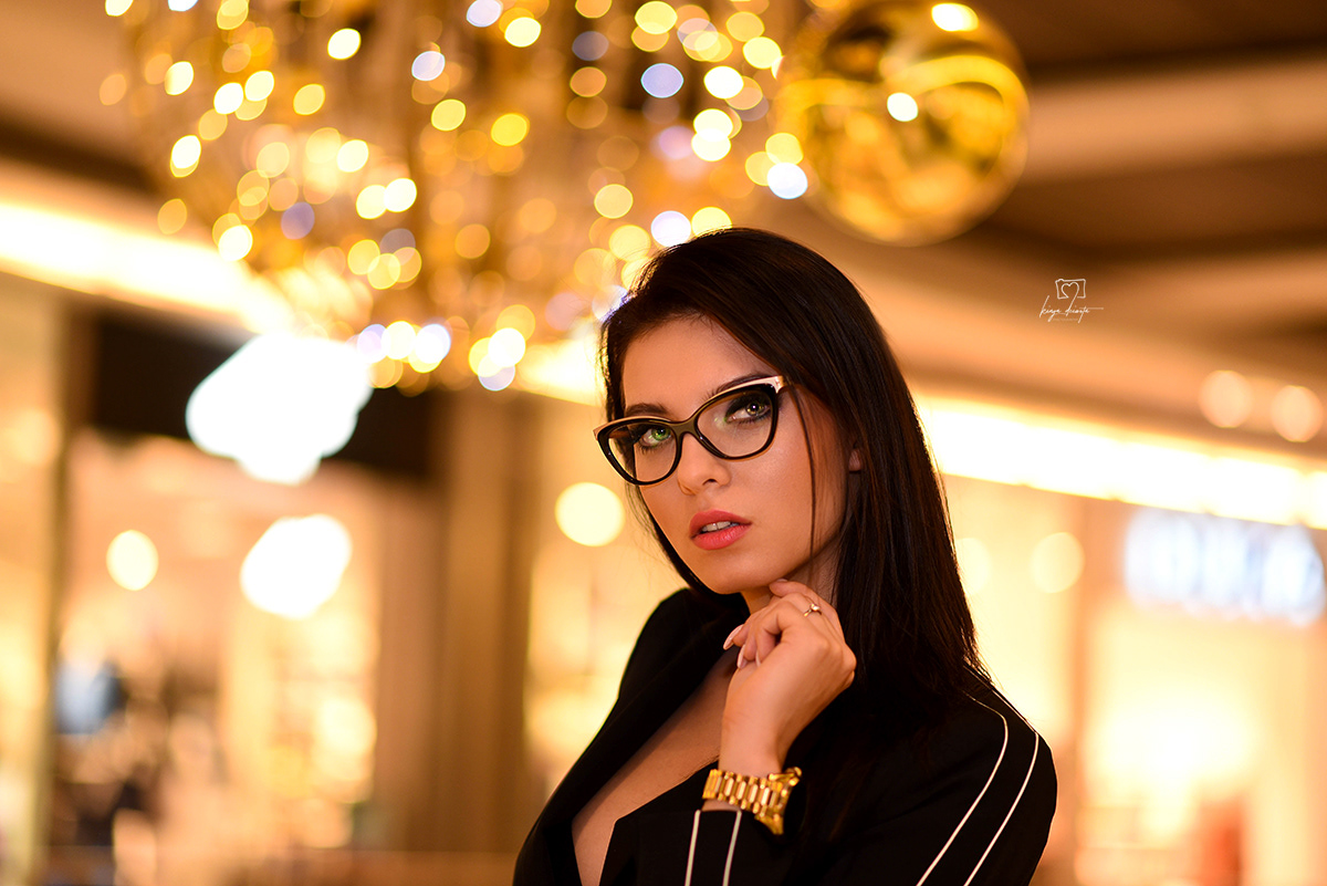 Modelka: Izabela Tyszkowska MUA: Katarzyna Helena Prokopyszyn Fot. Kinga Dziwota Odzież: GERRY WEBER Buty: Ryłko Okulary: Optyk Kierszniowski Stylizacja: Style Barbara Szymaniuk