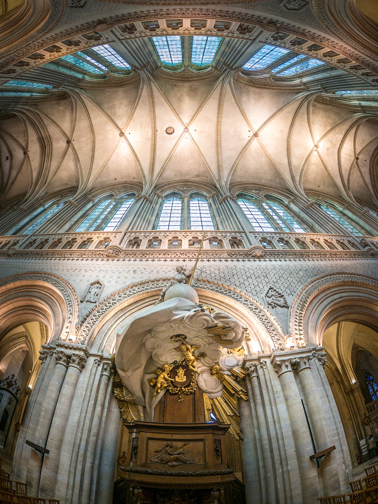 Mit dem Fischauge in der Kirche von Bayeux