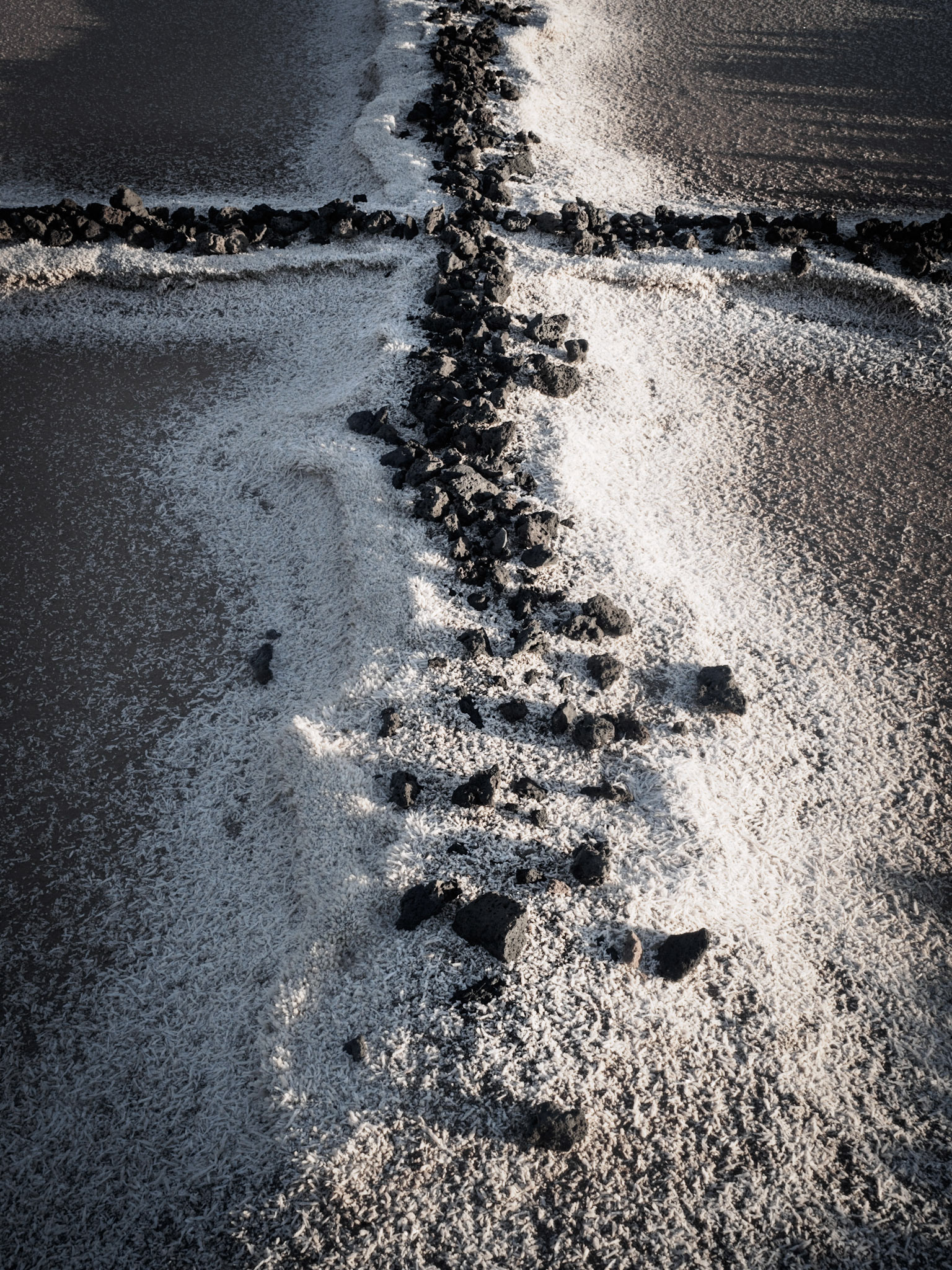Ein Kreuz oder Trennmauer zwischen Salzlagerbecken?