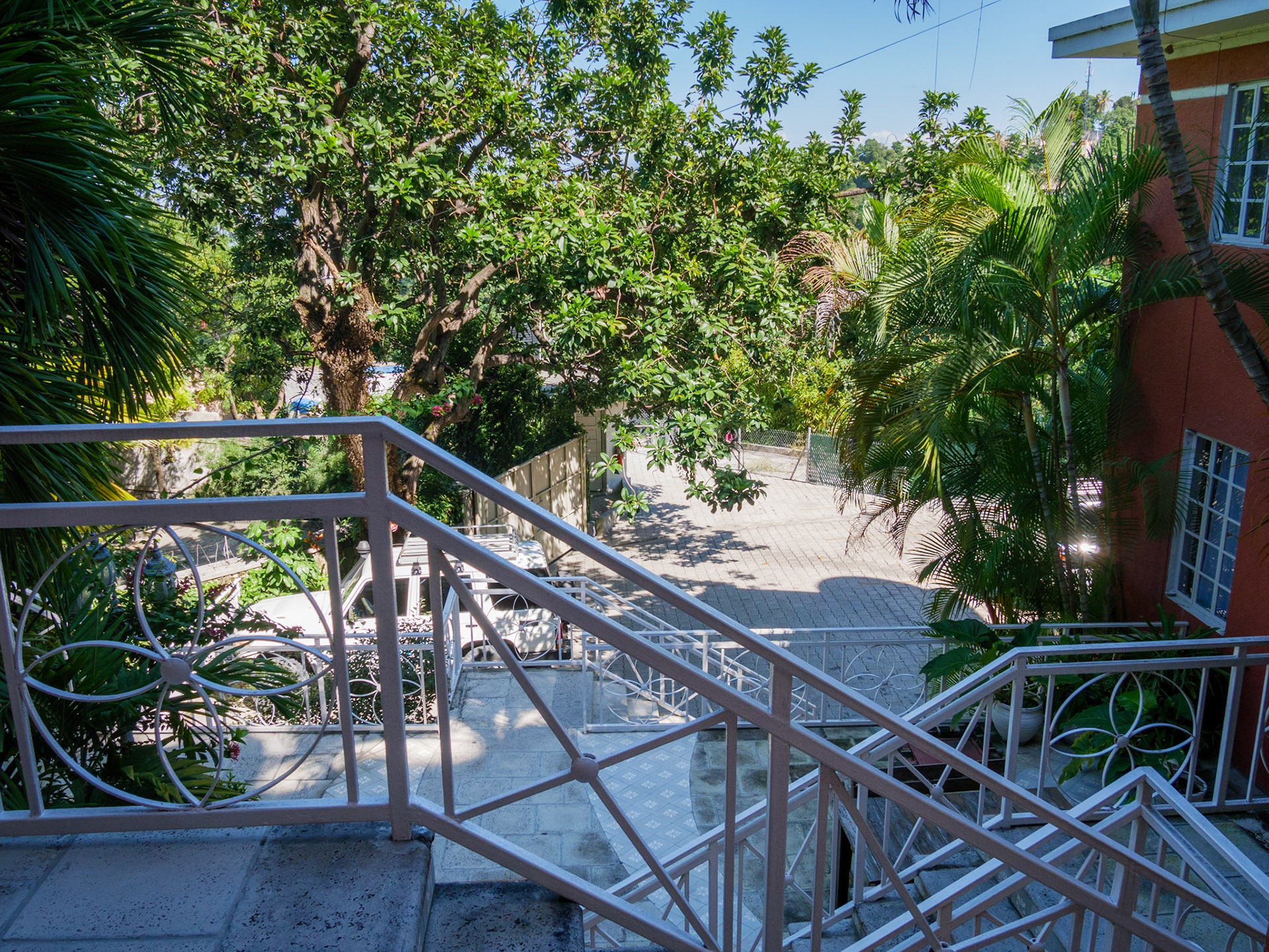 Vue depuis la porte d'entrée