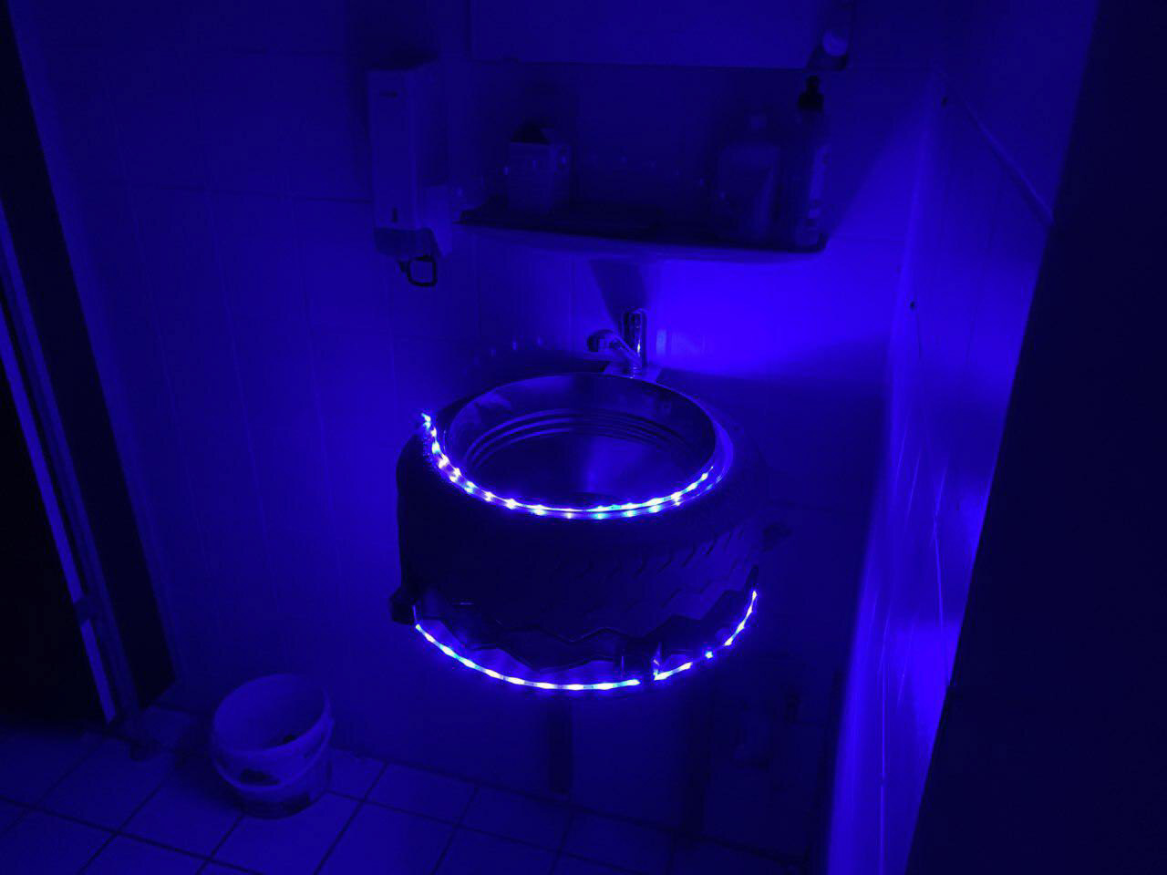 Autoreifen Waschbecken