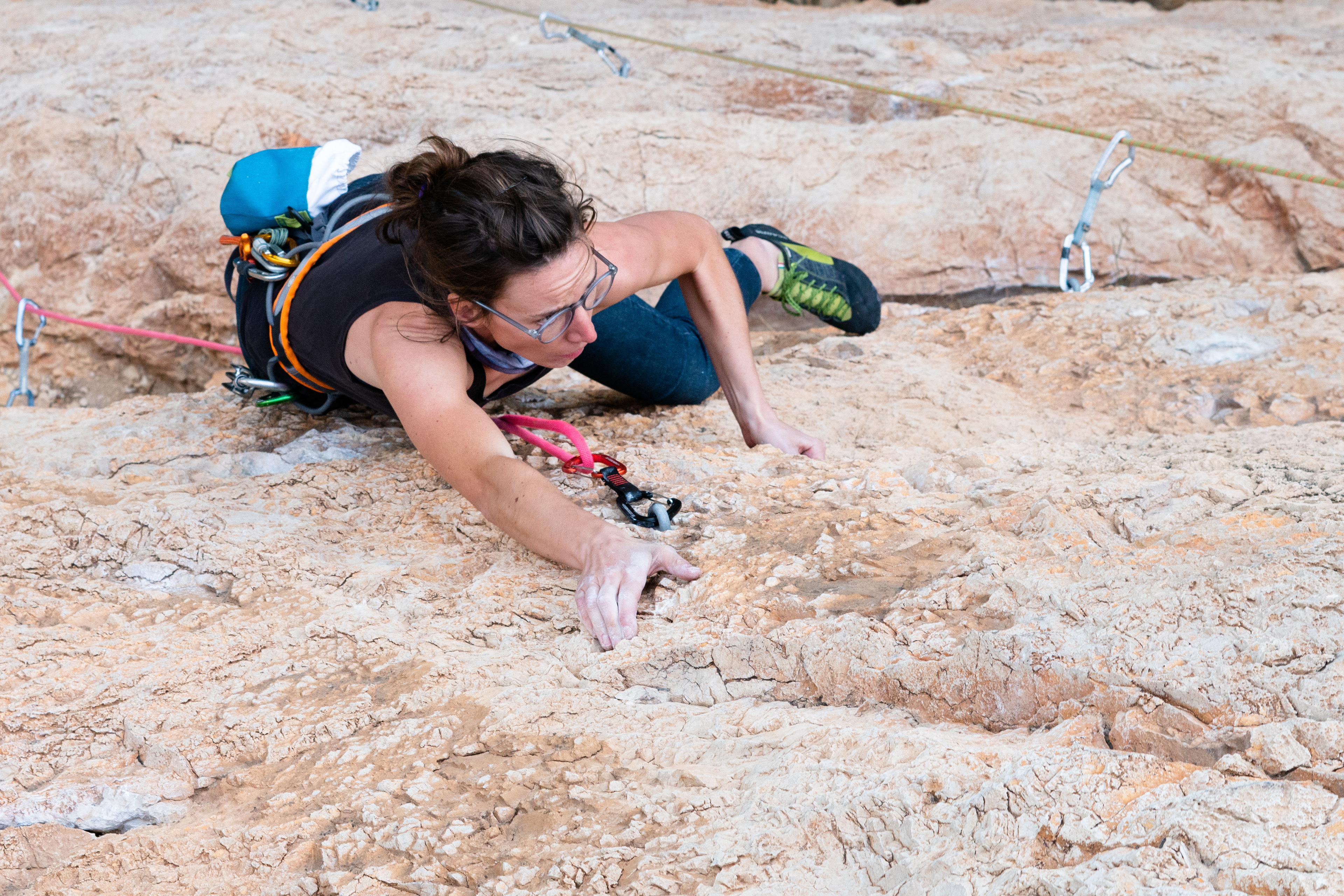 Marion dans "Nasique instinct" (6b+) - Toulon [Adelin]
