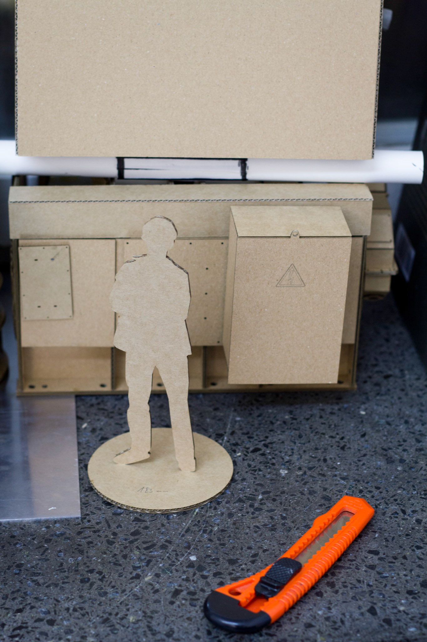 To scale models to ease communication