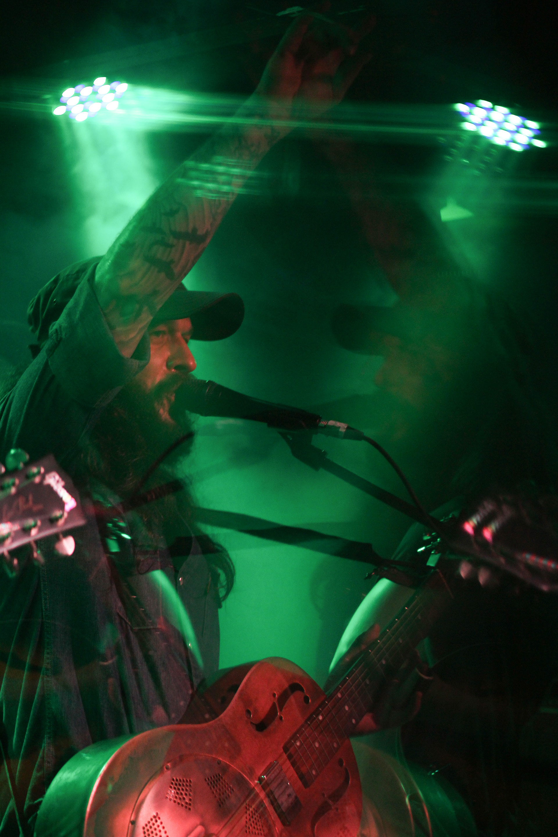 Shawn James: Santos Bar