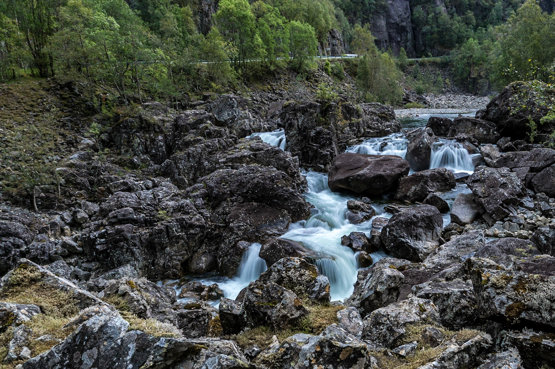 Sony ILCA-77M2 | DT 16-50mm F2.8 SSM @ ISO 100 | 16 mm | f/10 | 1/4 s