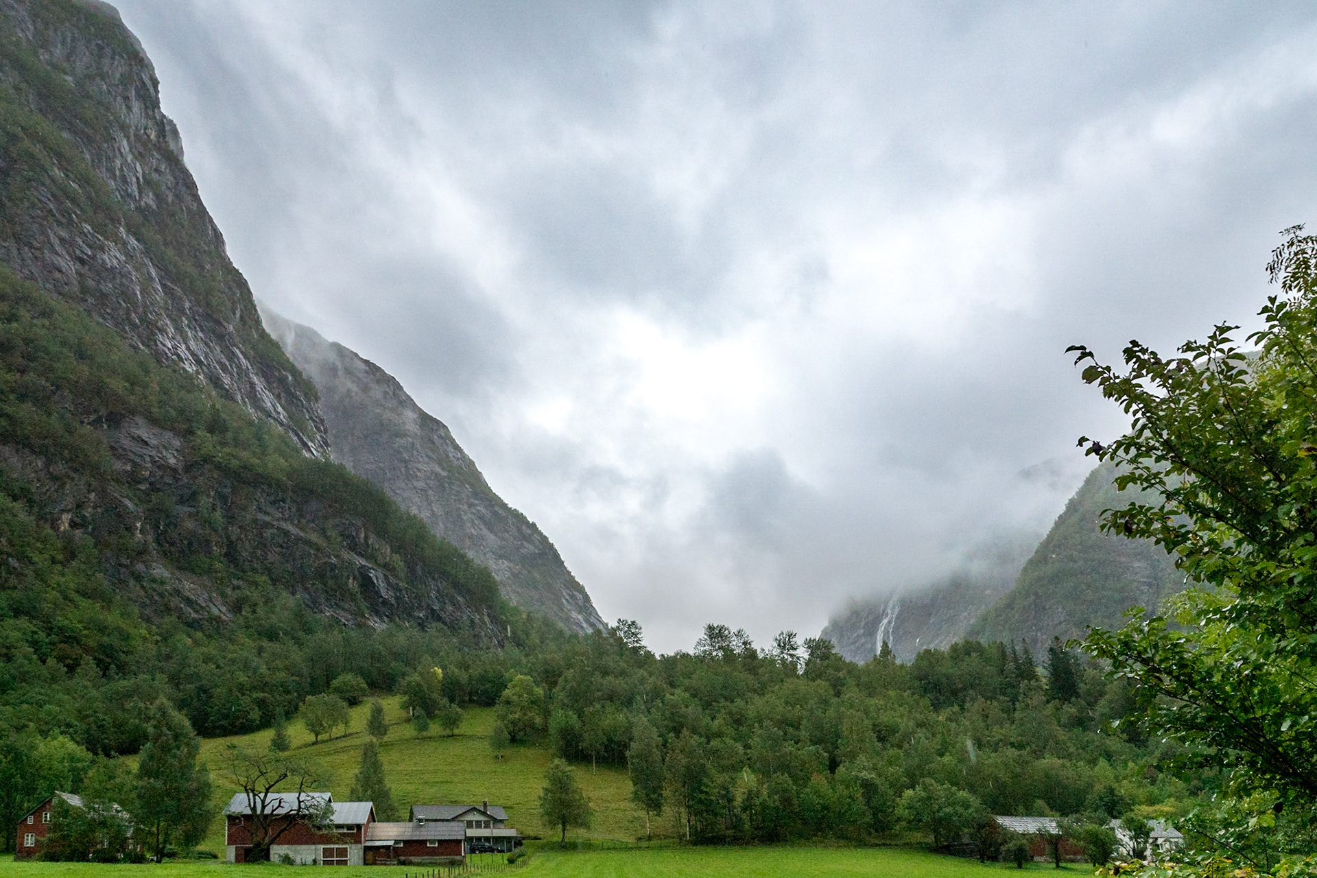 Sony ILCA-77M2 | DT 16-50mm F2.8 SSM @ ISO 800 | 16 mm | f/8 | 1/640 s