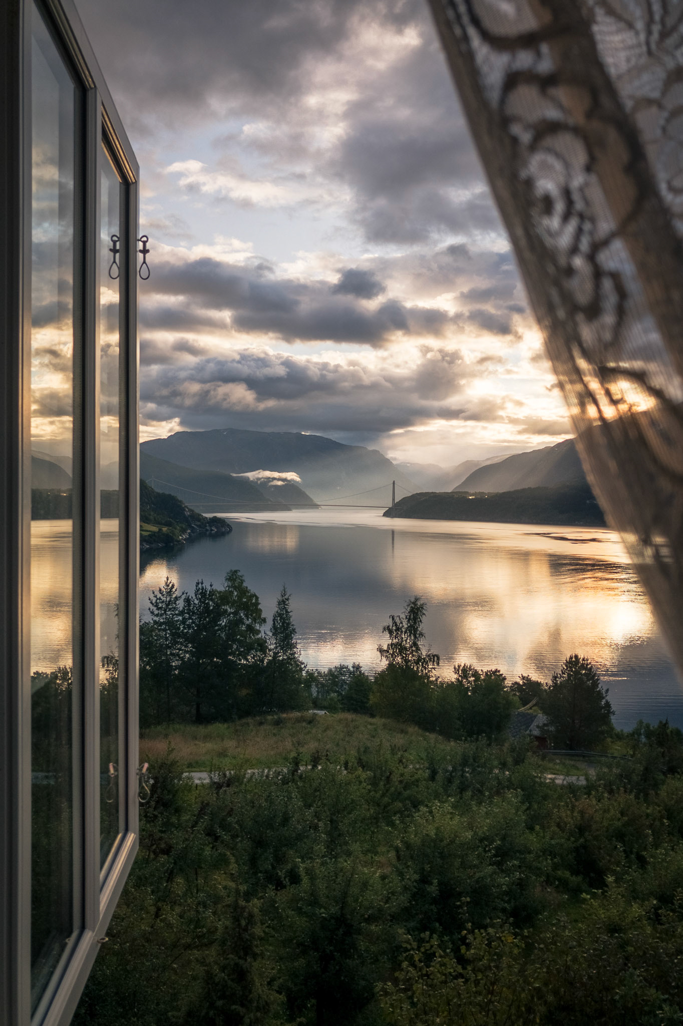 Apple iPhone 8 @ ISO 25 | 3.99 mm | f/1.8 | 1/24000 s