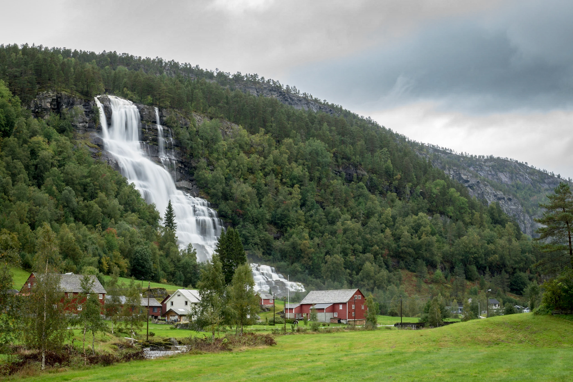 Sony ILCA-77M2 | DT 16-50mm F2.8 SSM @ ISO 100 | 45 mm | f/20 | 1/2 s