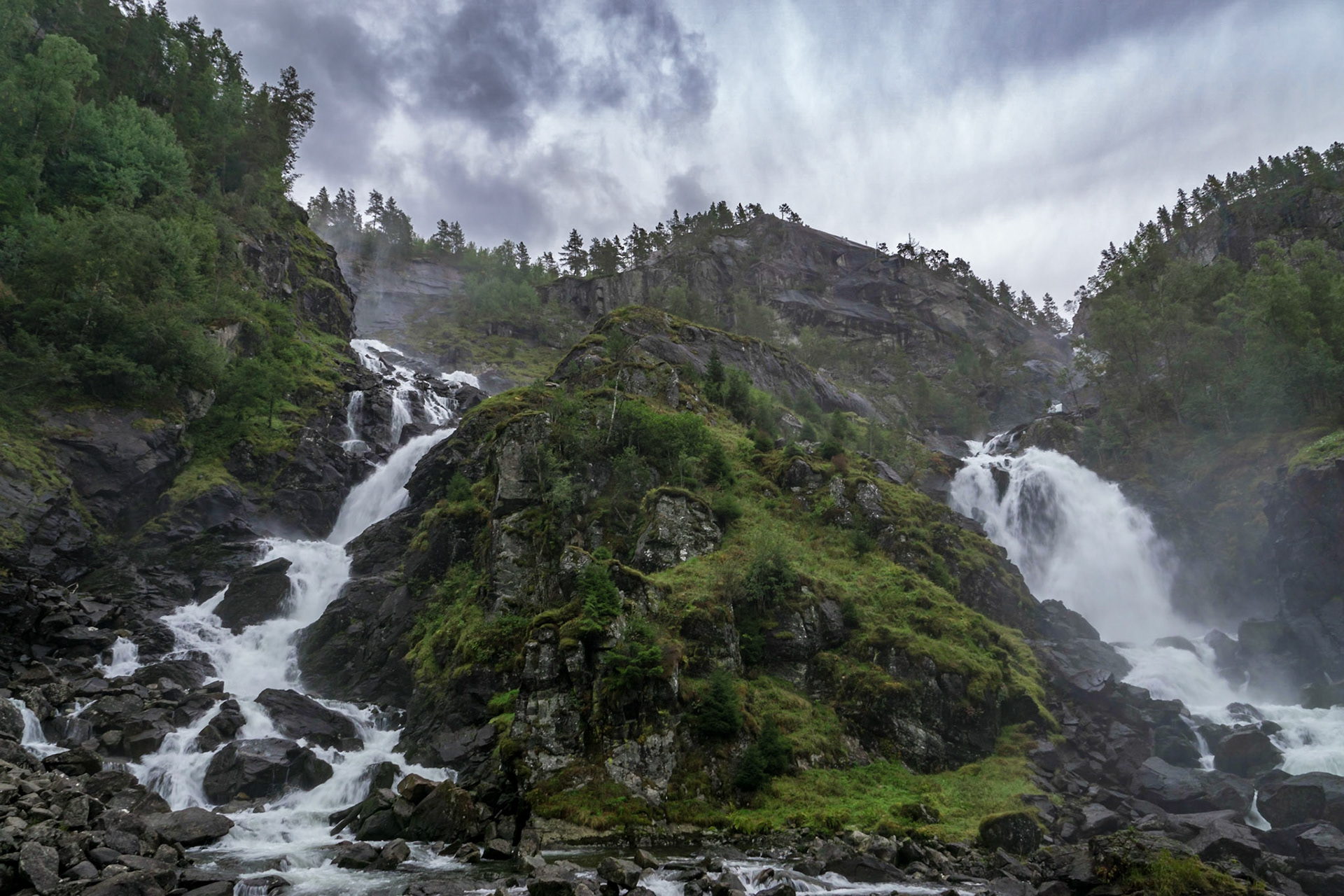 Sony ILCA-77M2 | DT 16-50mm F2.8 SSM @ ISO 50 | 16 mm | f/8 | 1/20 s