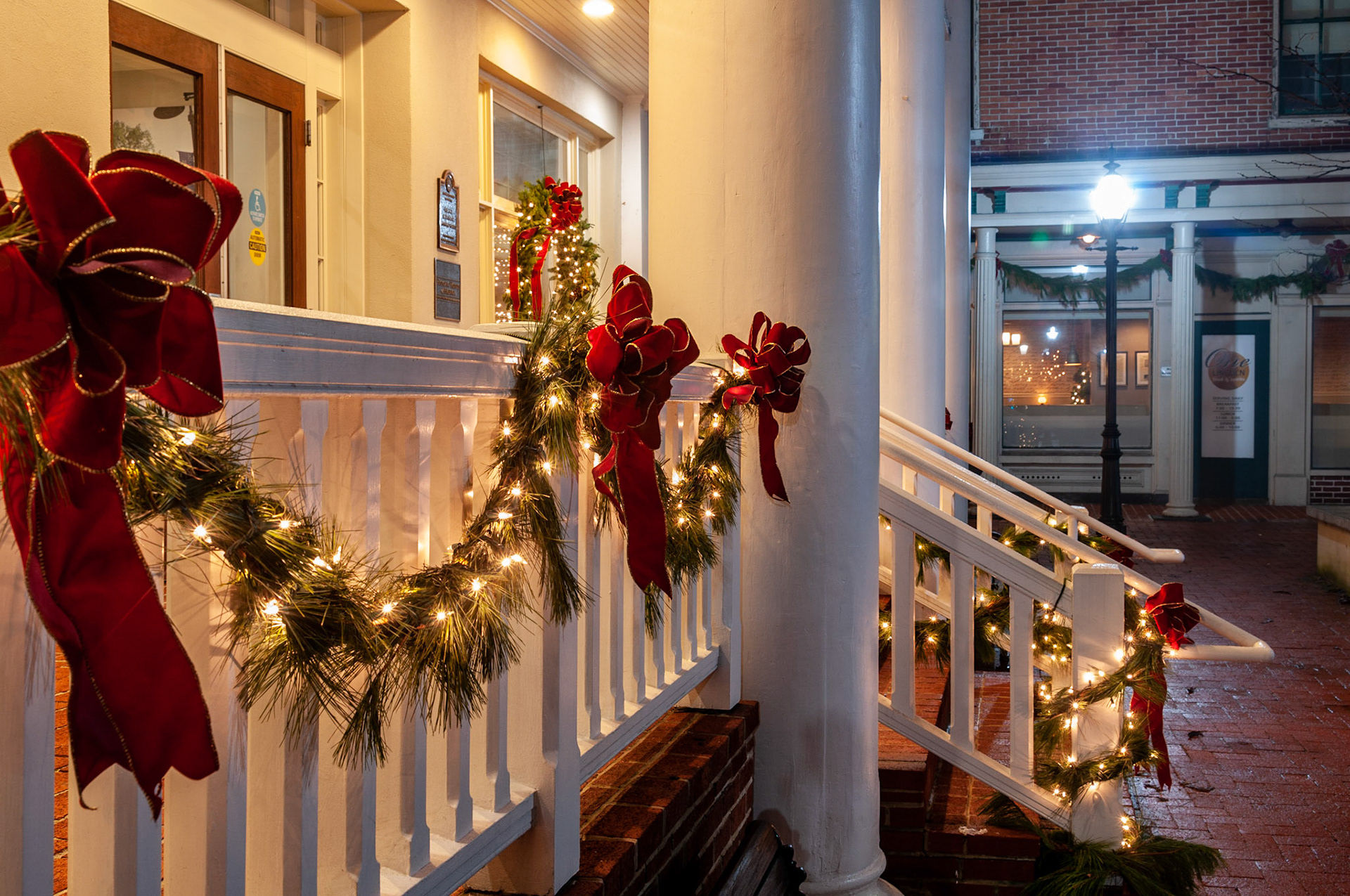 Beautiful Christmas decorations hung in Gettysburg