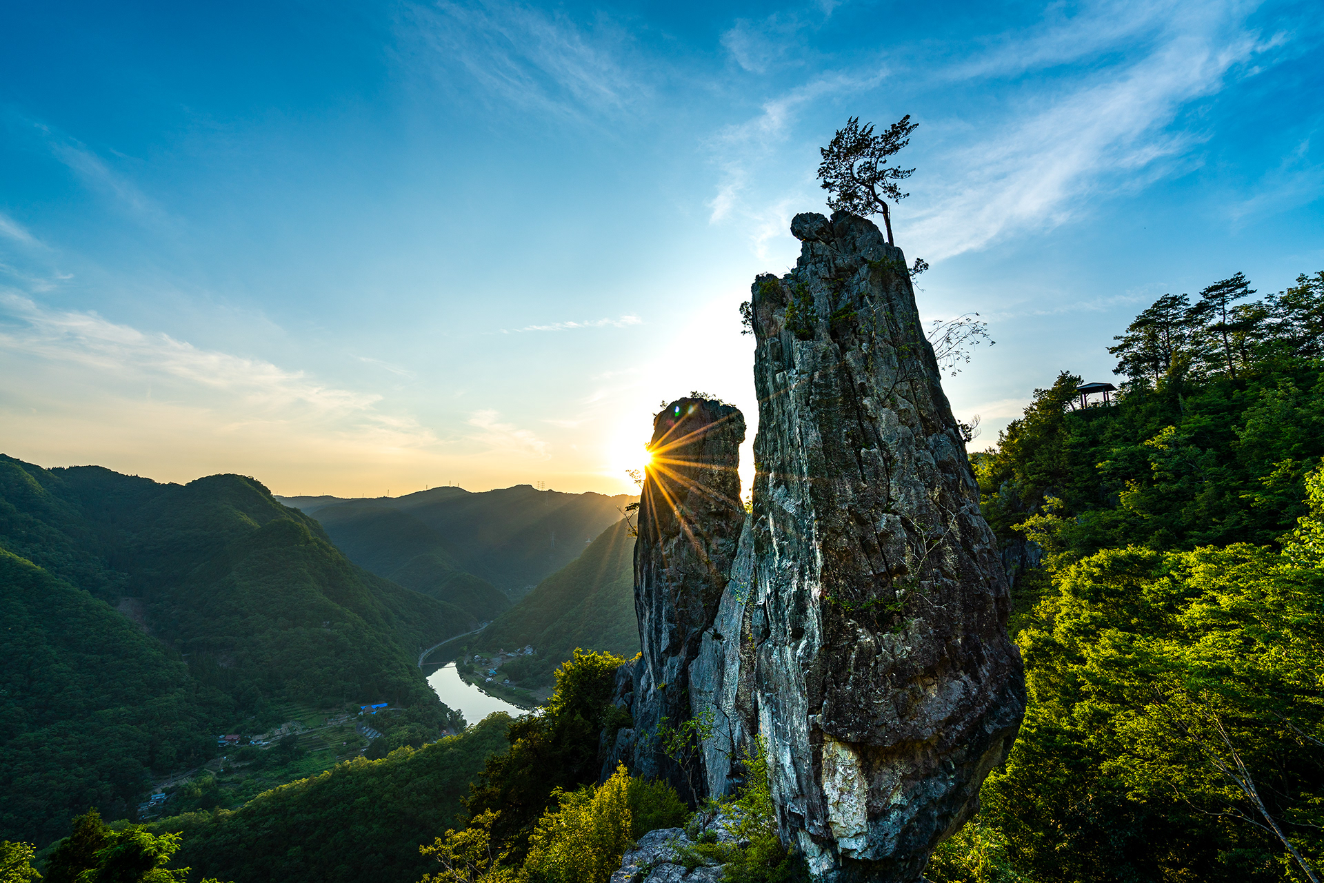 夫婦岩夕景／岡山県高梁市