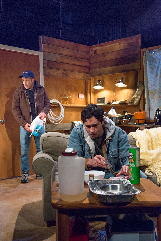 25 Saints : Making meth in the cabin