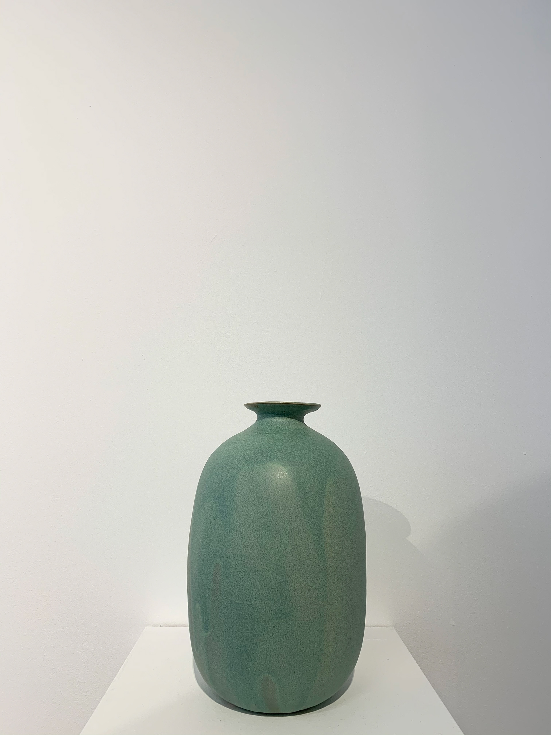 Vase vert mat grand format - Grès - 27 x 14 cm - 240€