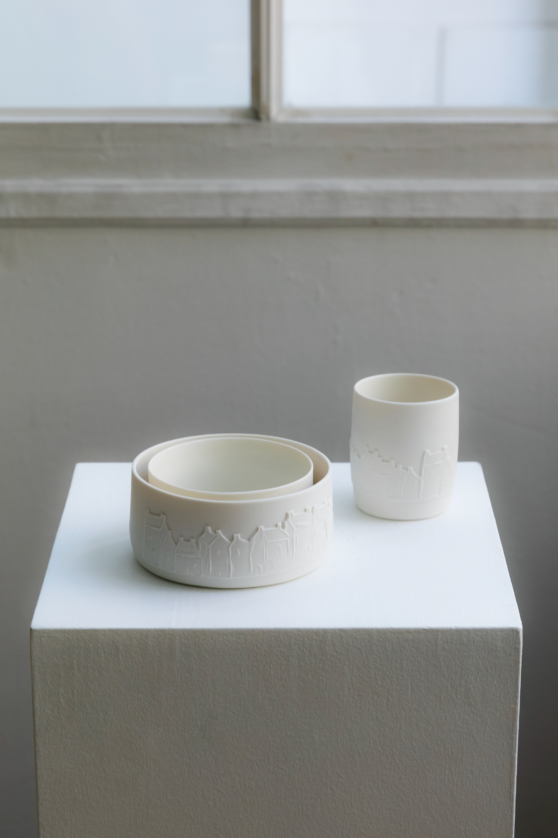 Plat rond decor maison en relief deux tailles disponibles 40€ & 50€