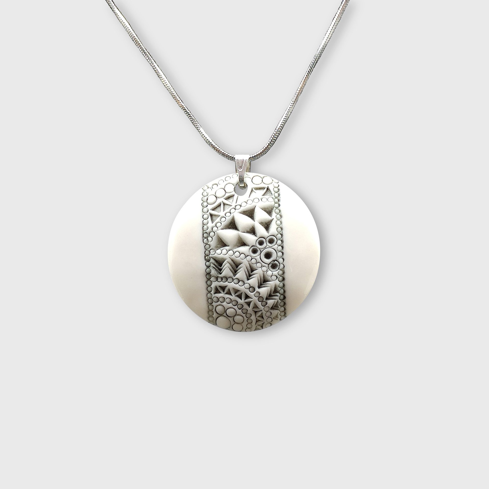 Collier porcelaine 42€ (différents modèles disponibles sur demande)