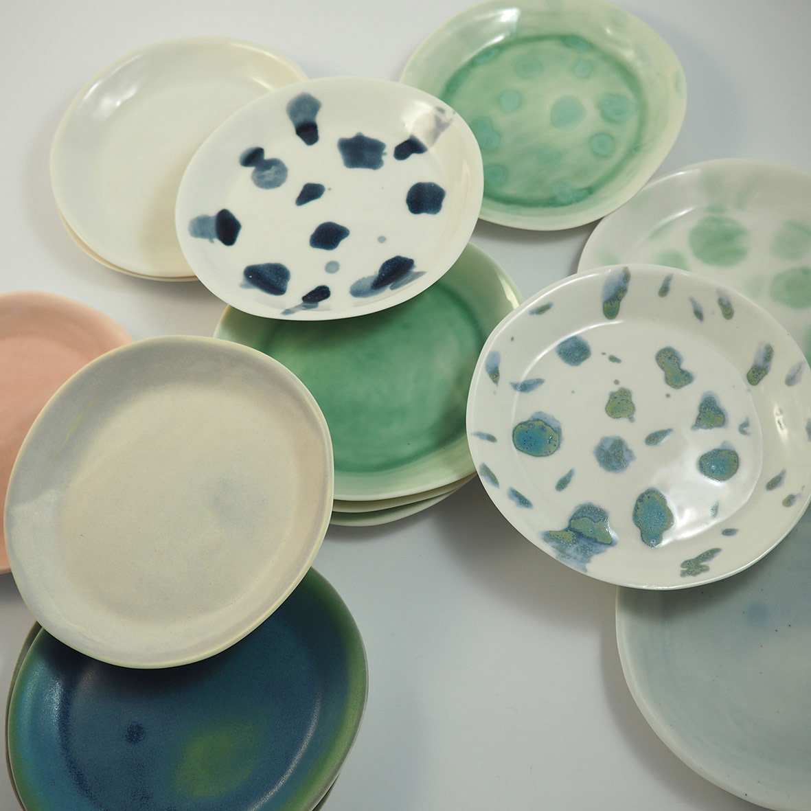 Petite assiette à pois "Dot to dot" 30€ / Grande assiette à pois "Dot to Dot" 38€