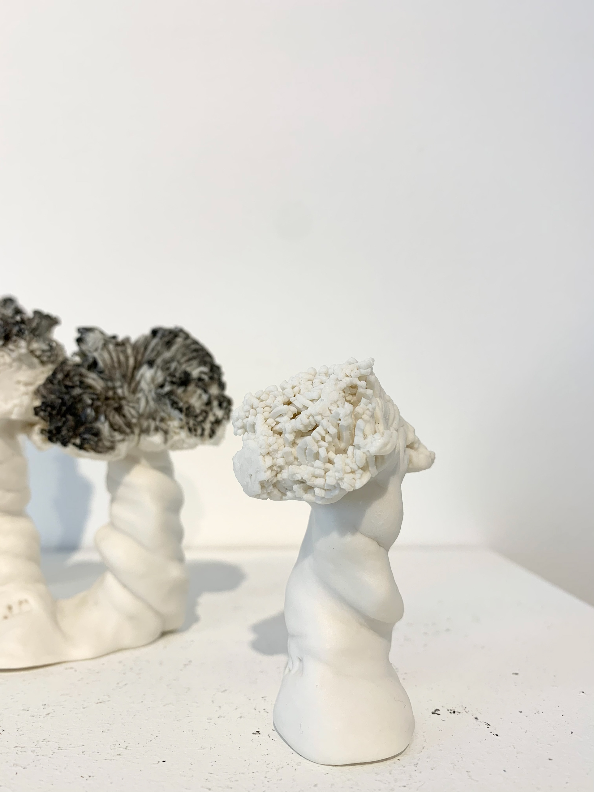 Sculpture "CORAL" en biscuit de porcelaine, Hauteur: 7cm x 5cm x 5cm / 40€