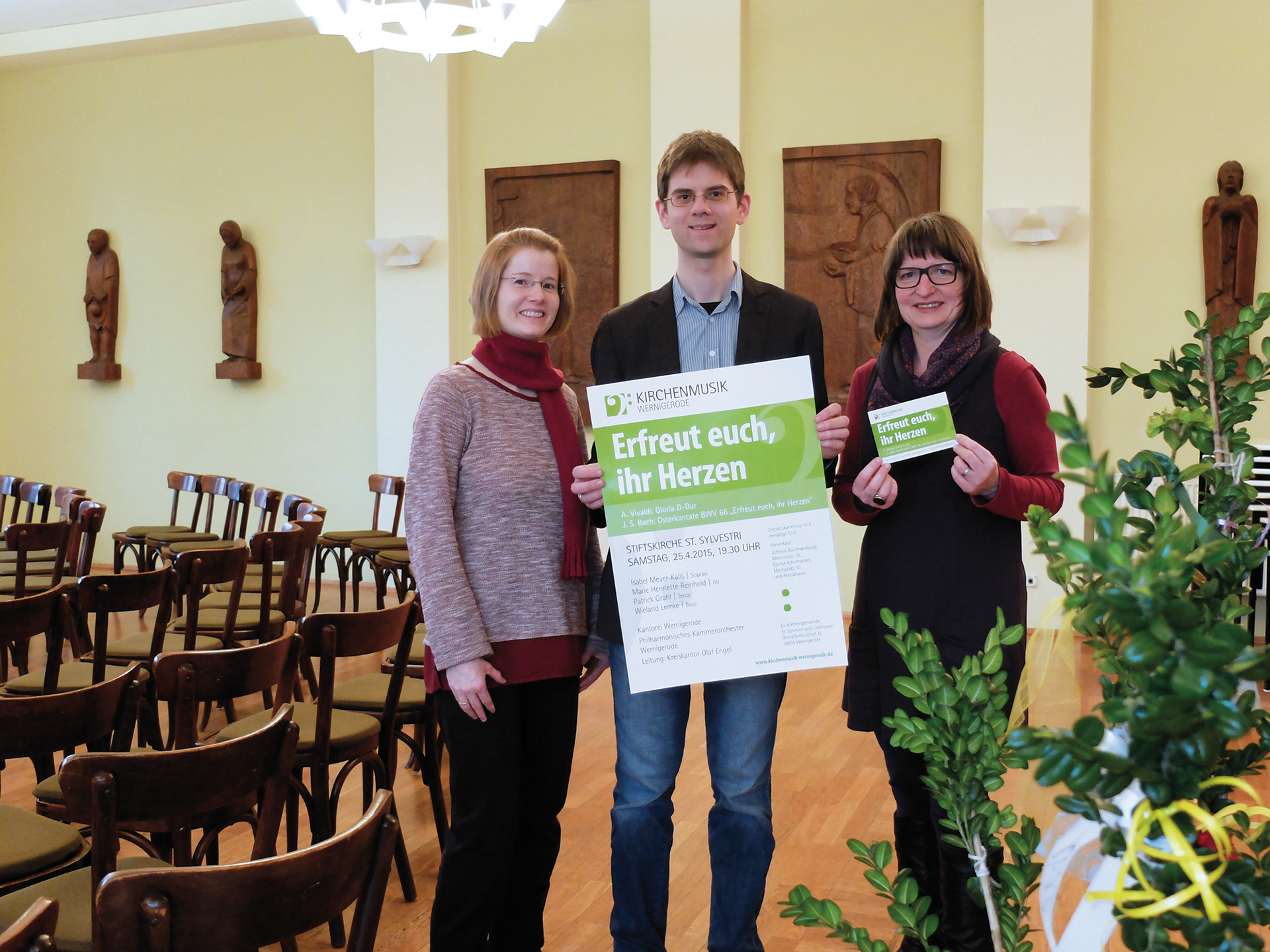 Foto: privat, Anne und Olaf Engel, Kantoren der beiden evangelischen Innenstadtgemeinden und Dorit Goedecke, Grafikdesignerin, bei der Präsentation des Logos (2014)