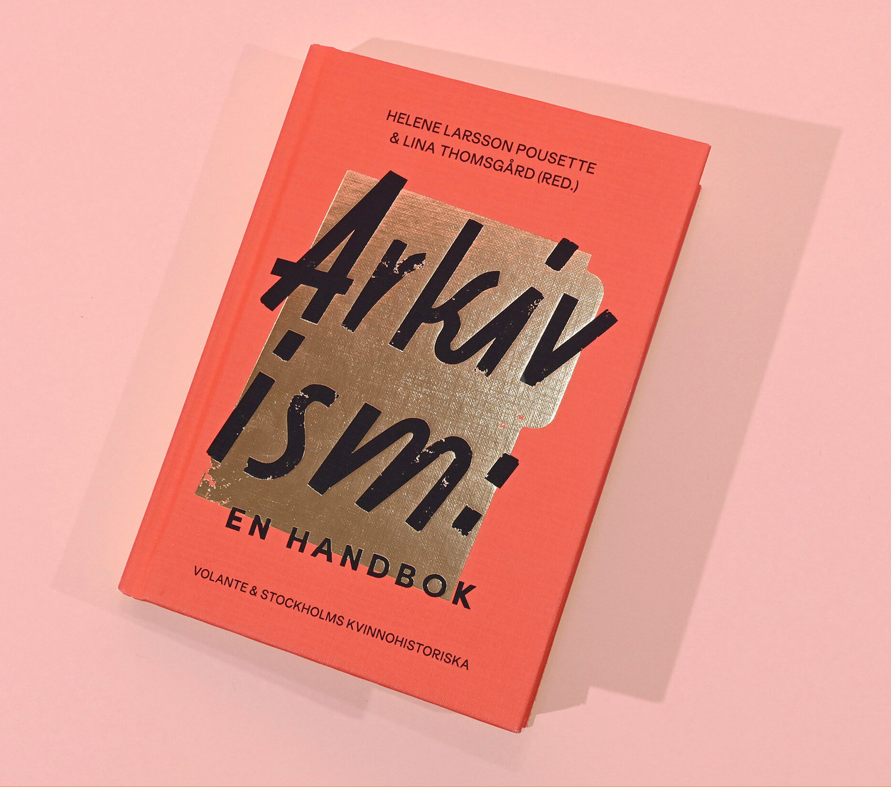 Bespoke typography and cover design for Volante and Stockholms kvinnohistoriska, 2021.