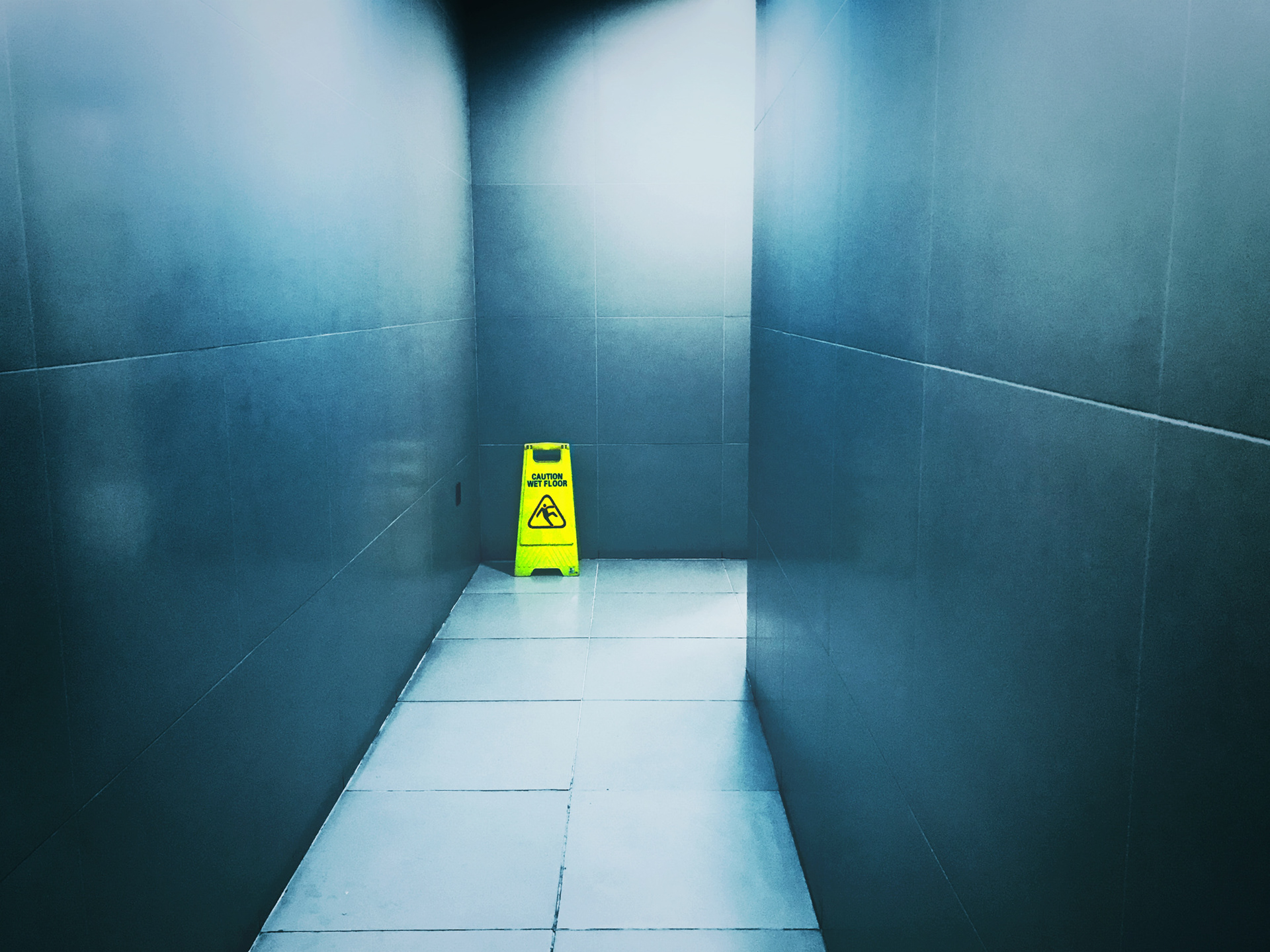Caution Wet. Dubai, 2018