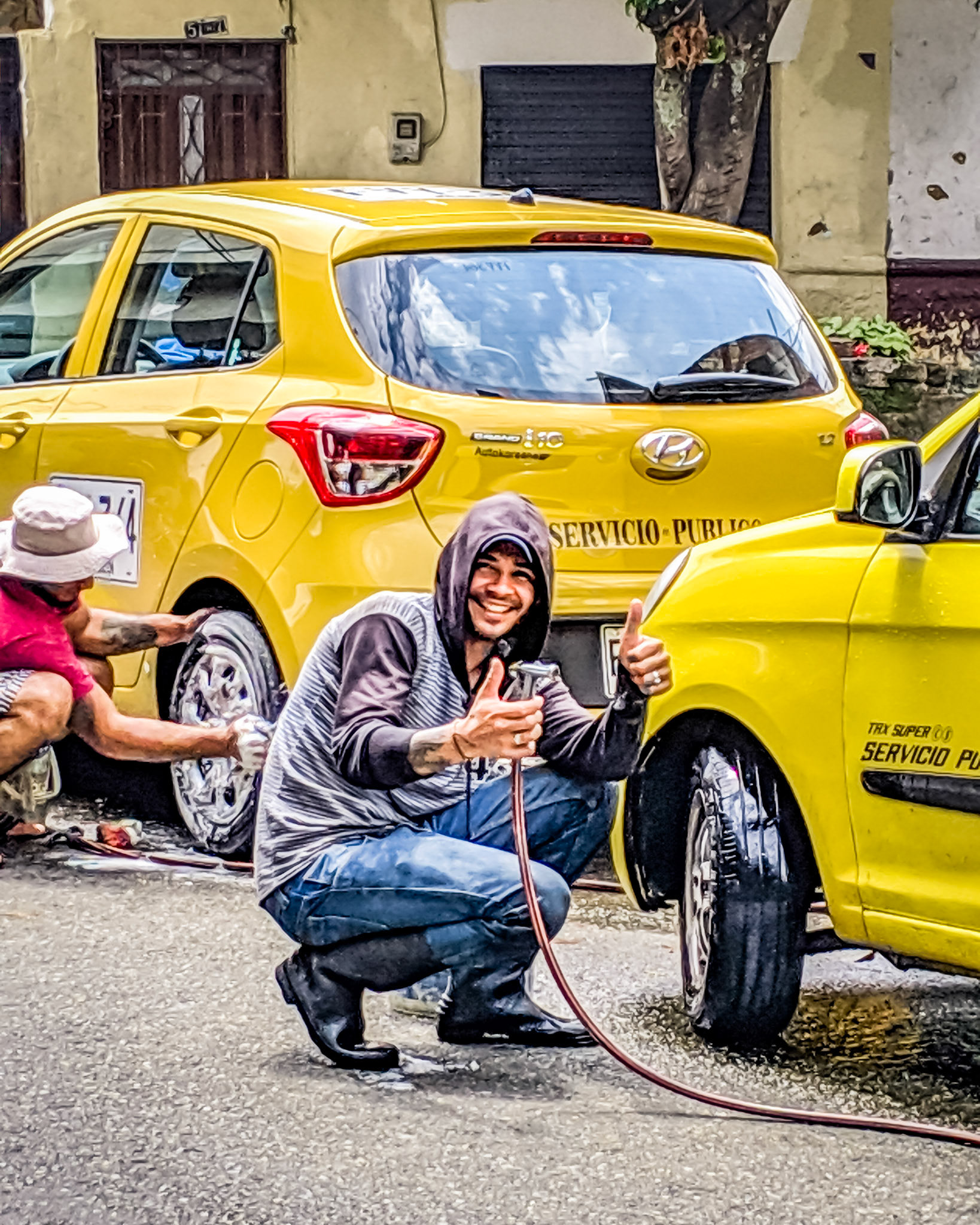 Dos Pulgares Arriba by Nancy Nelson