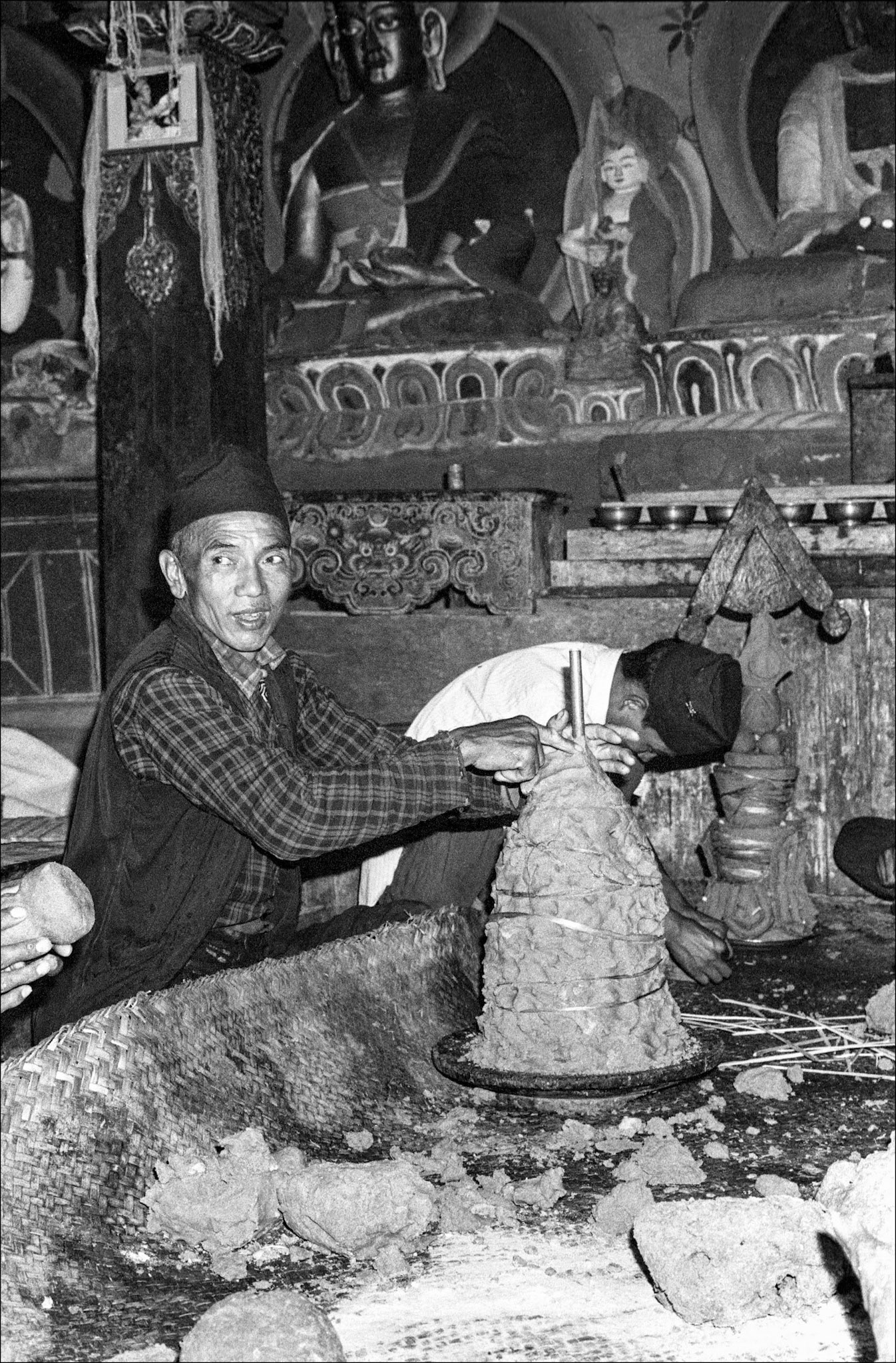 (L-R) Pemba Ghale (205); Lama Pruba Hlalungba (144)