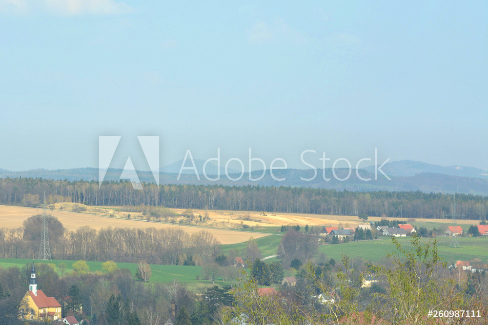 Ausblick zur Landeskrone vom Hutberg in Herrnhut