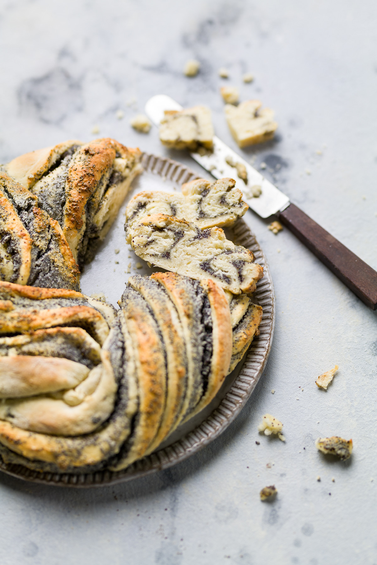 Lenaliciously - Veganer Mohn-Marzipan Zopf