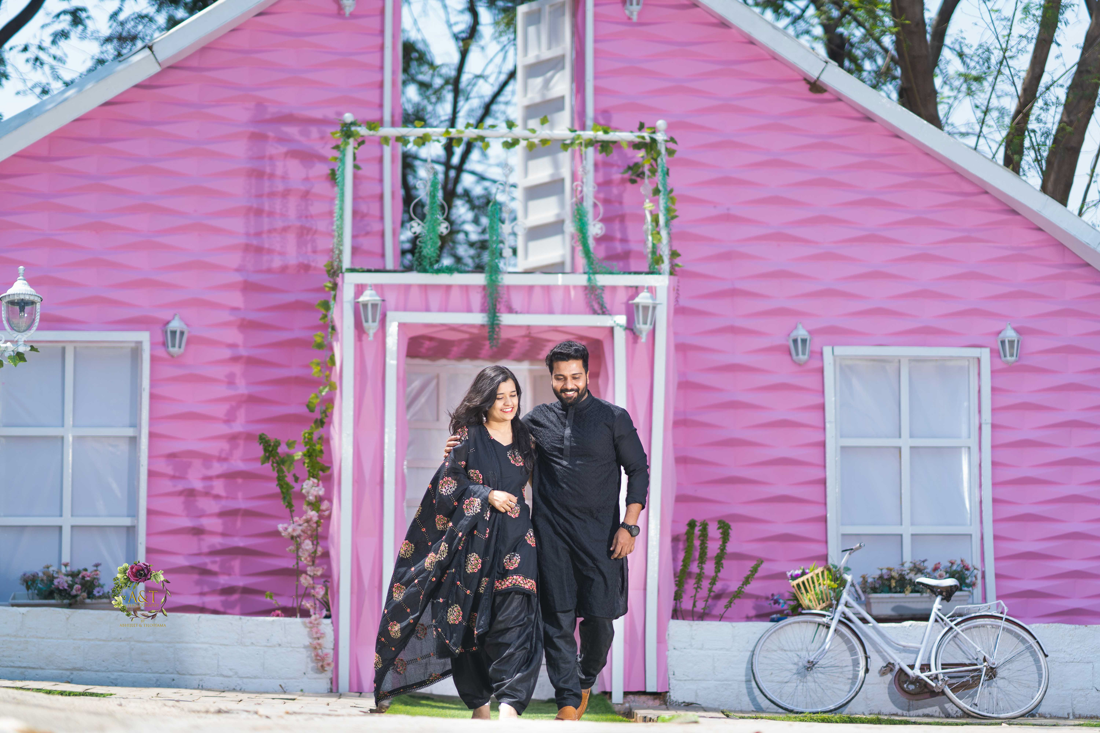 This couple is looking beuatiful at Pink House at Snap City in Pune