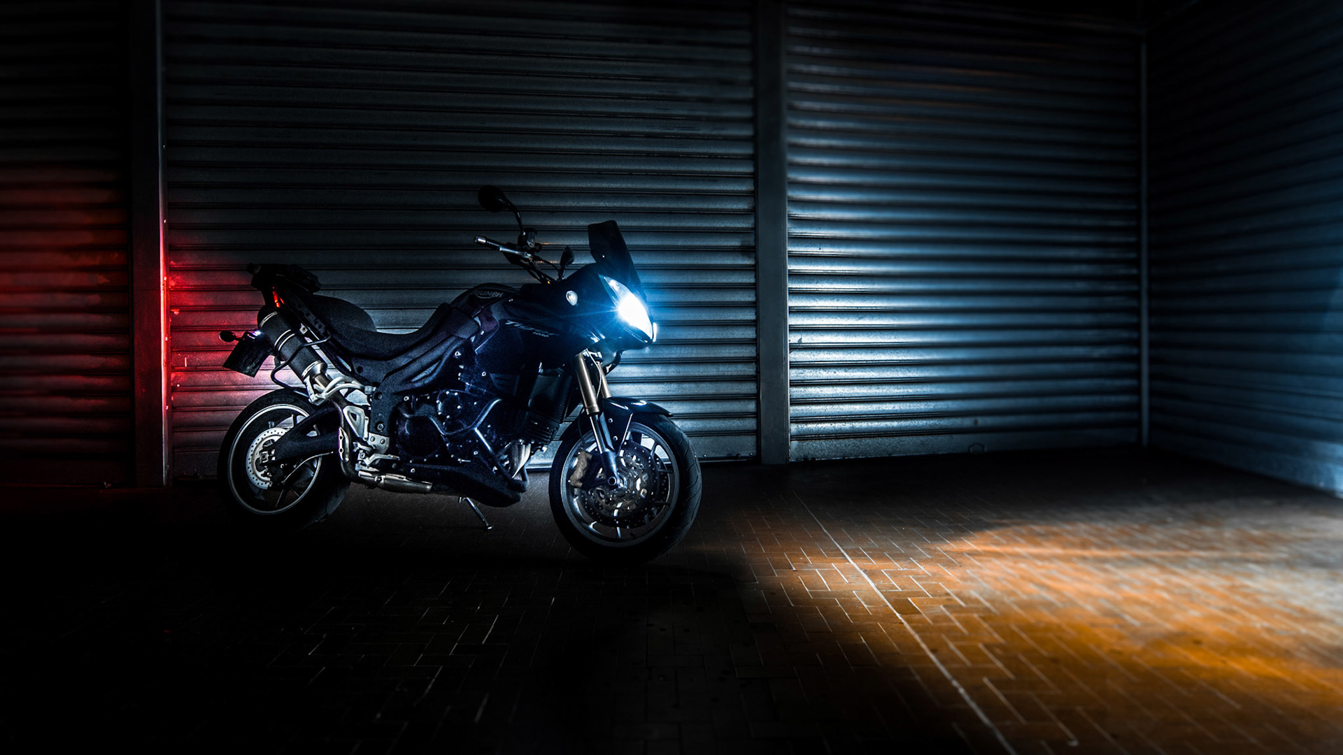 Triumph Tiger Garage