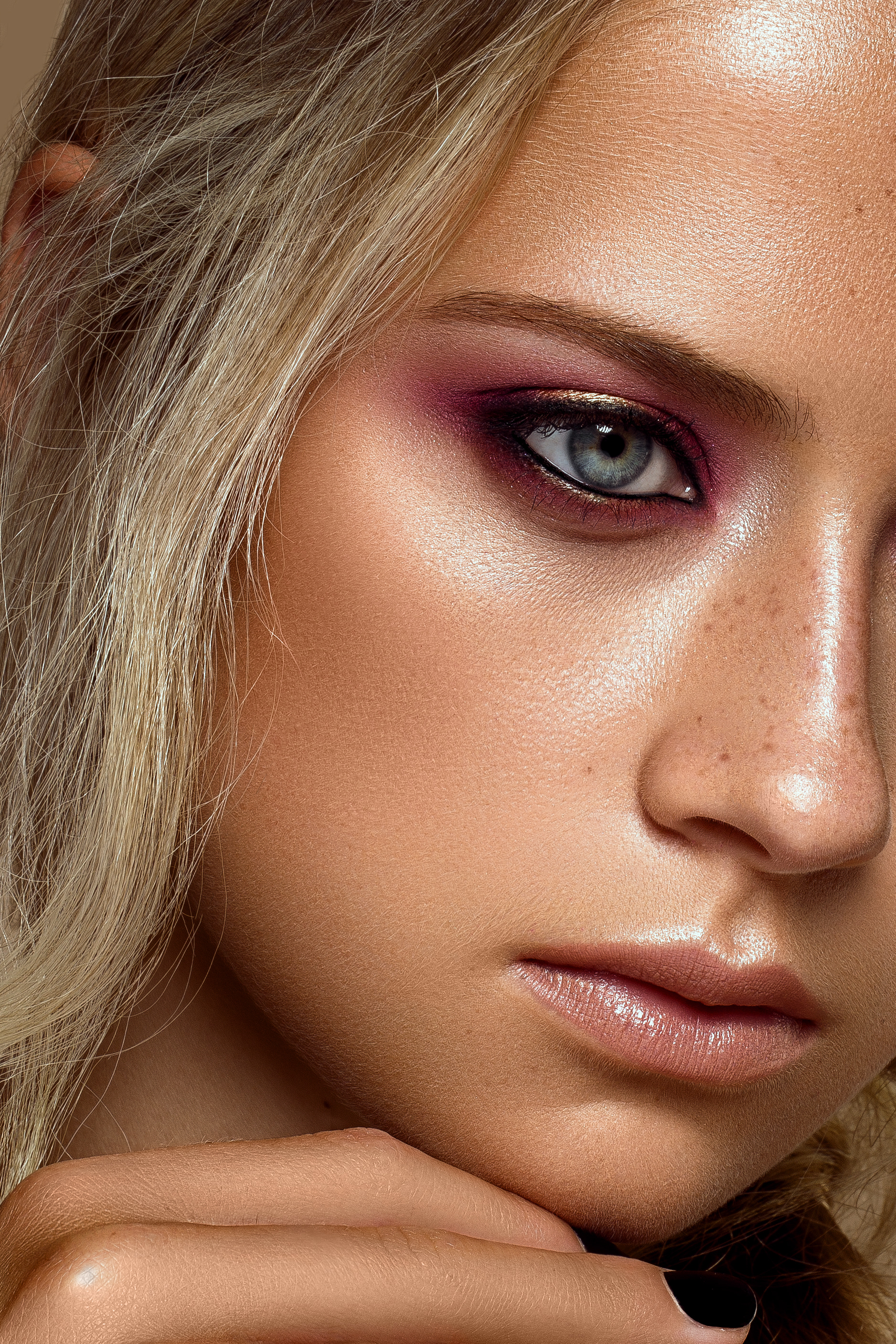 Photo and retouch: Emilie Granowska / Model: Sophie Aalbers / MUA: David Barral
